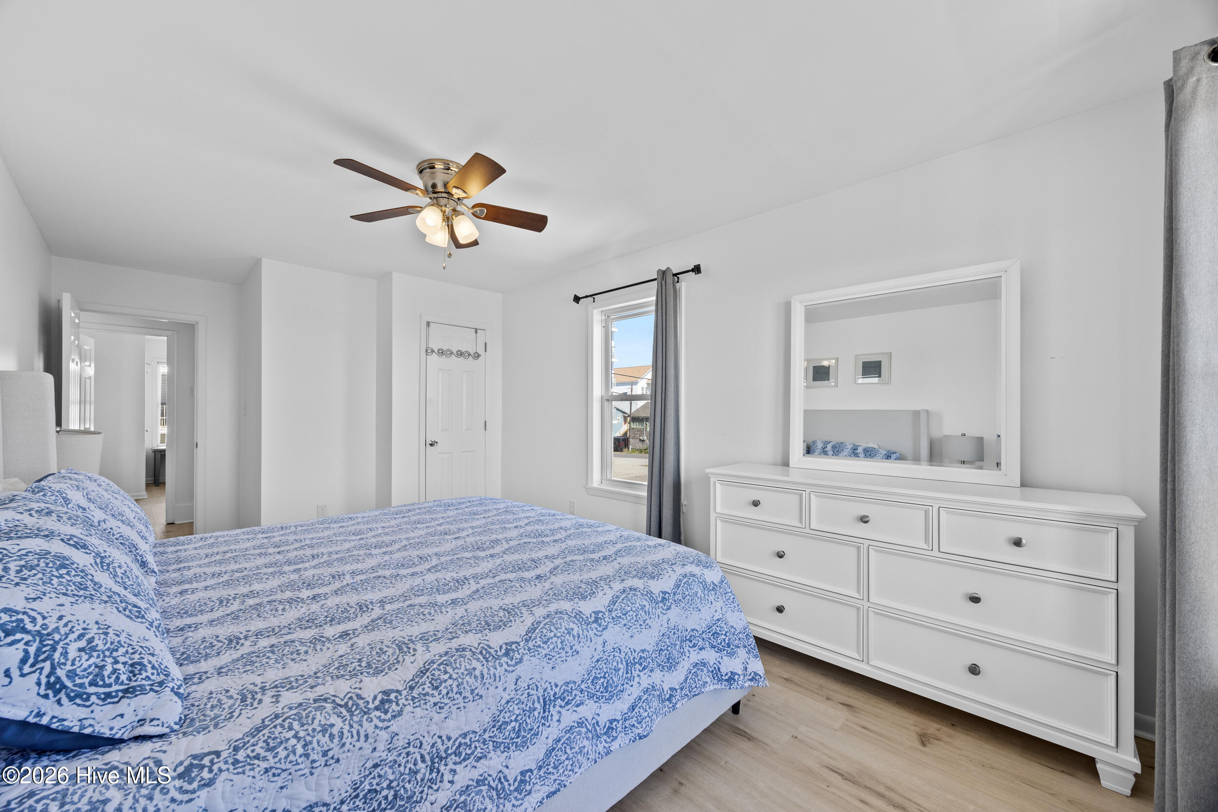 100561648 | Photo 52