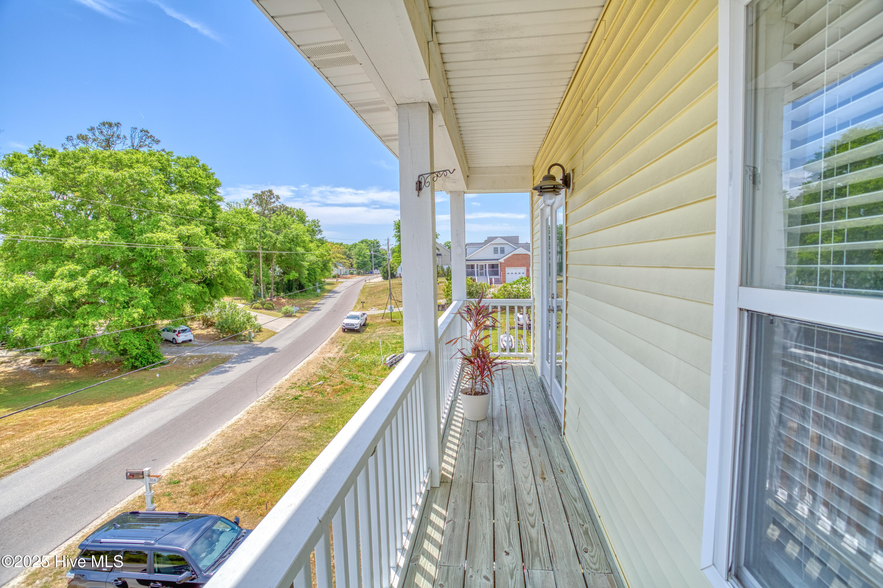 100559318 | Photo 17