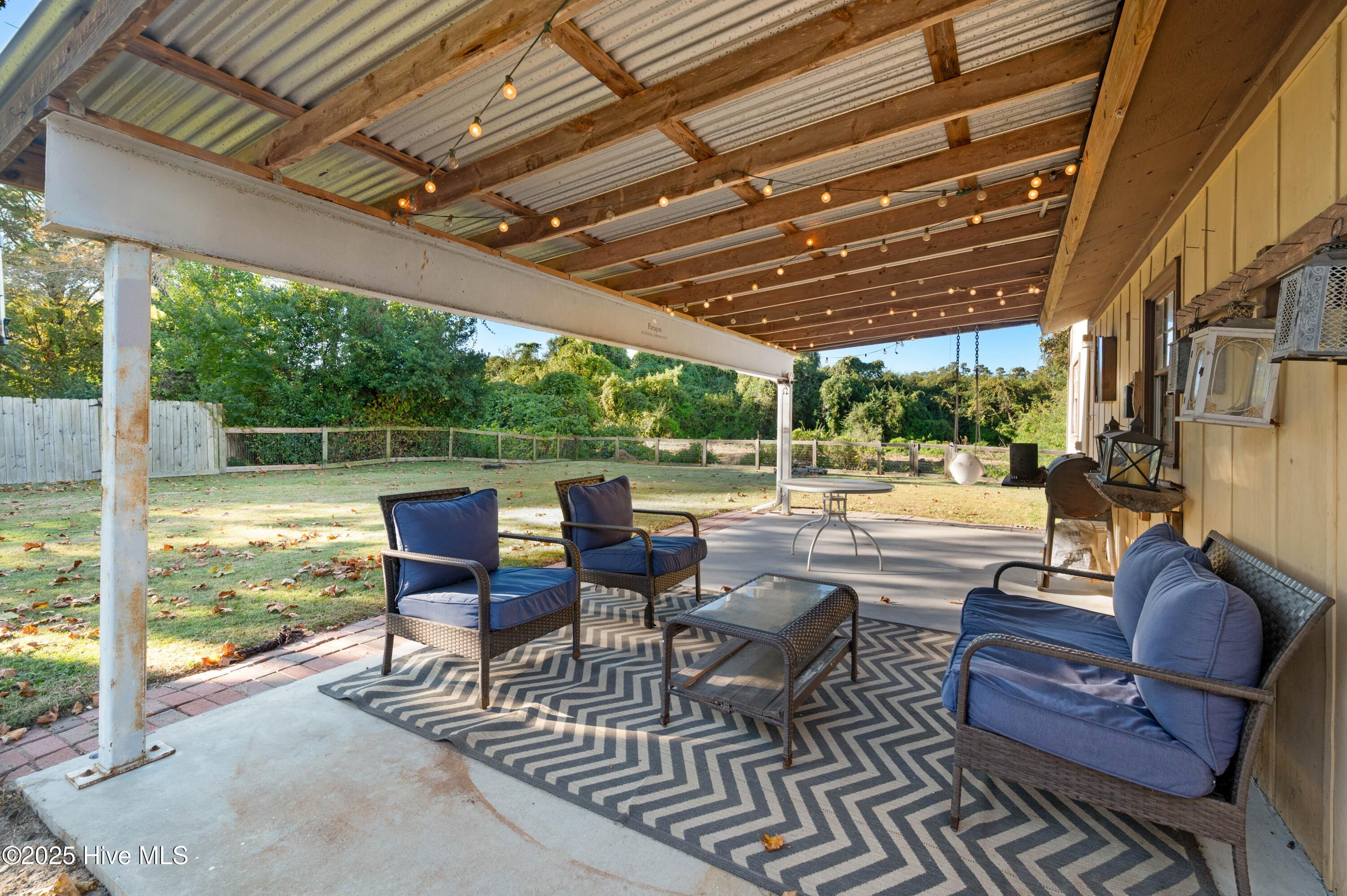 100542345 | Photo 37