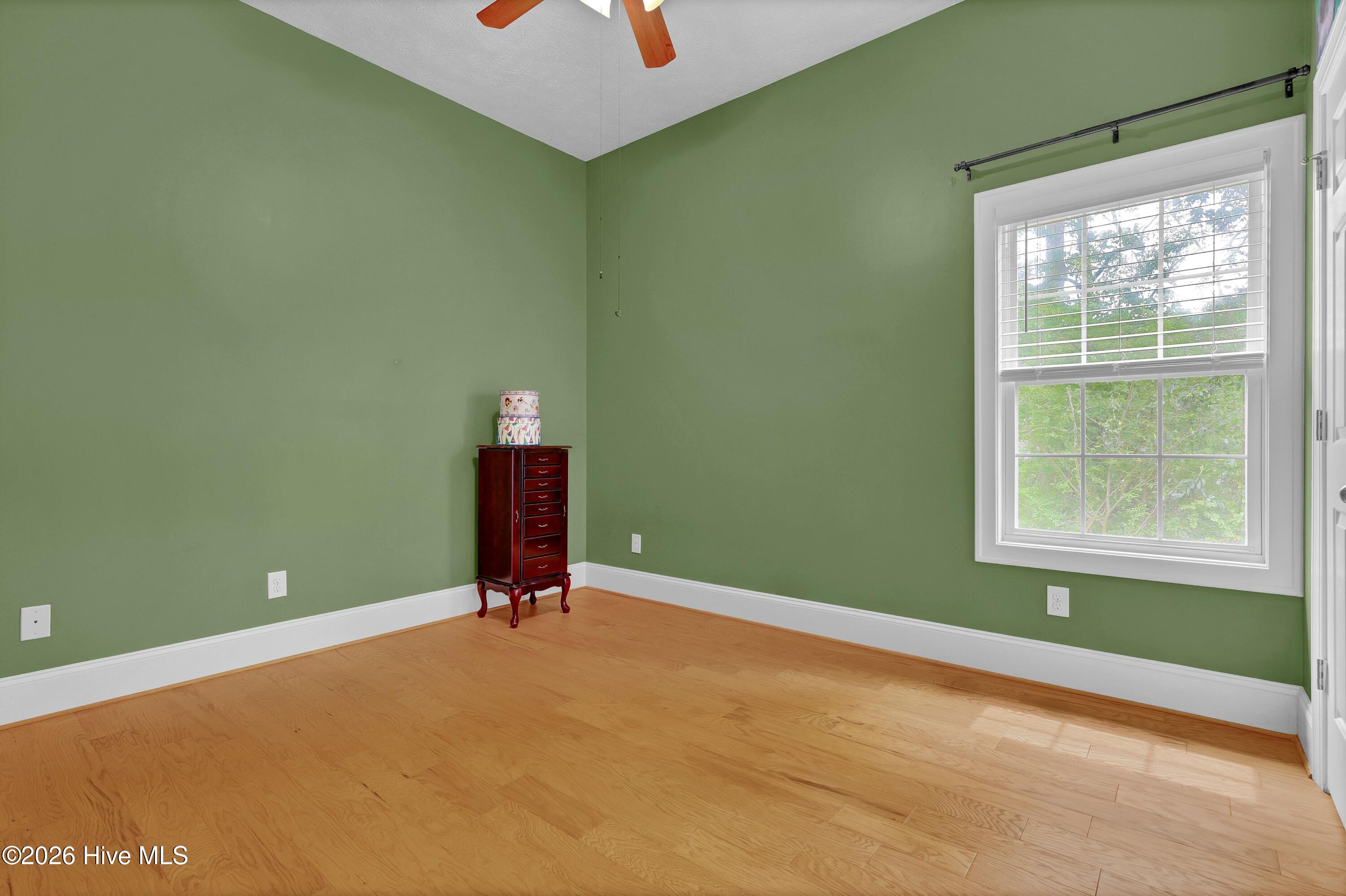 100564769 | Photo 21