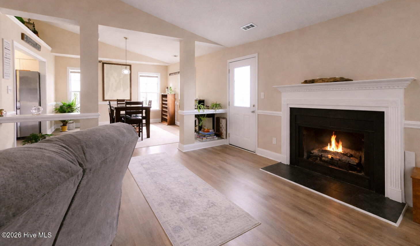 100562387 | Photo 12