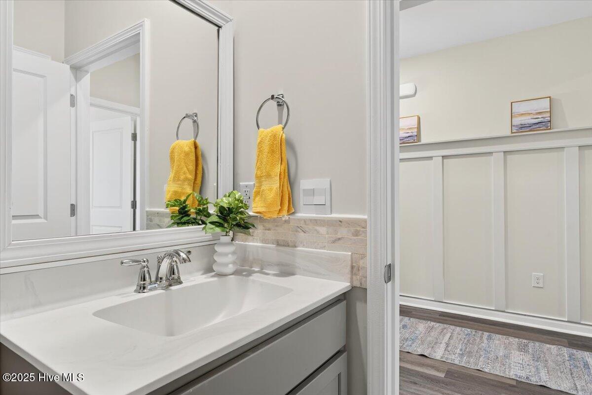 100542039 | Photo 30