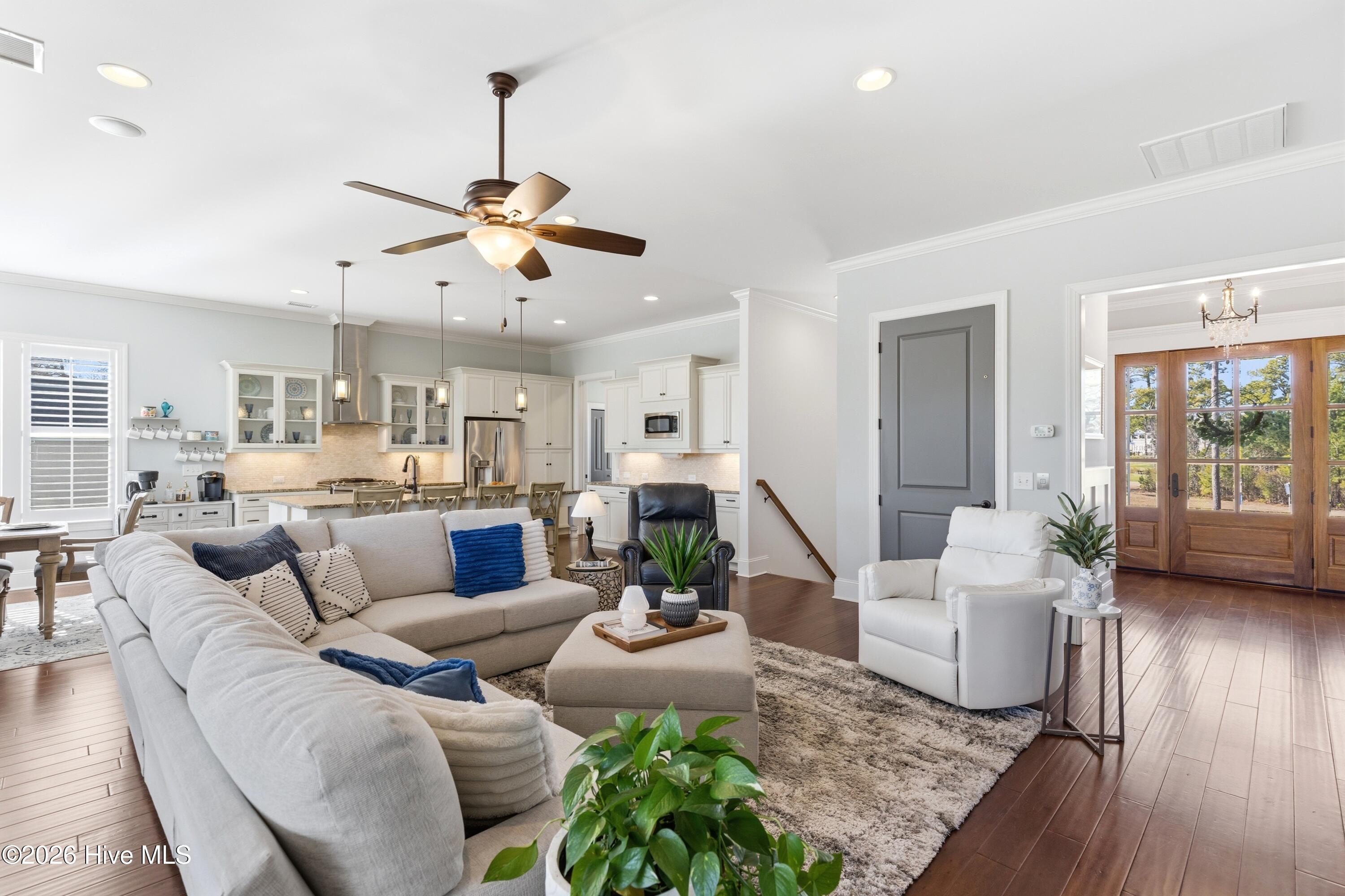 100556078 | Photo 11