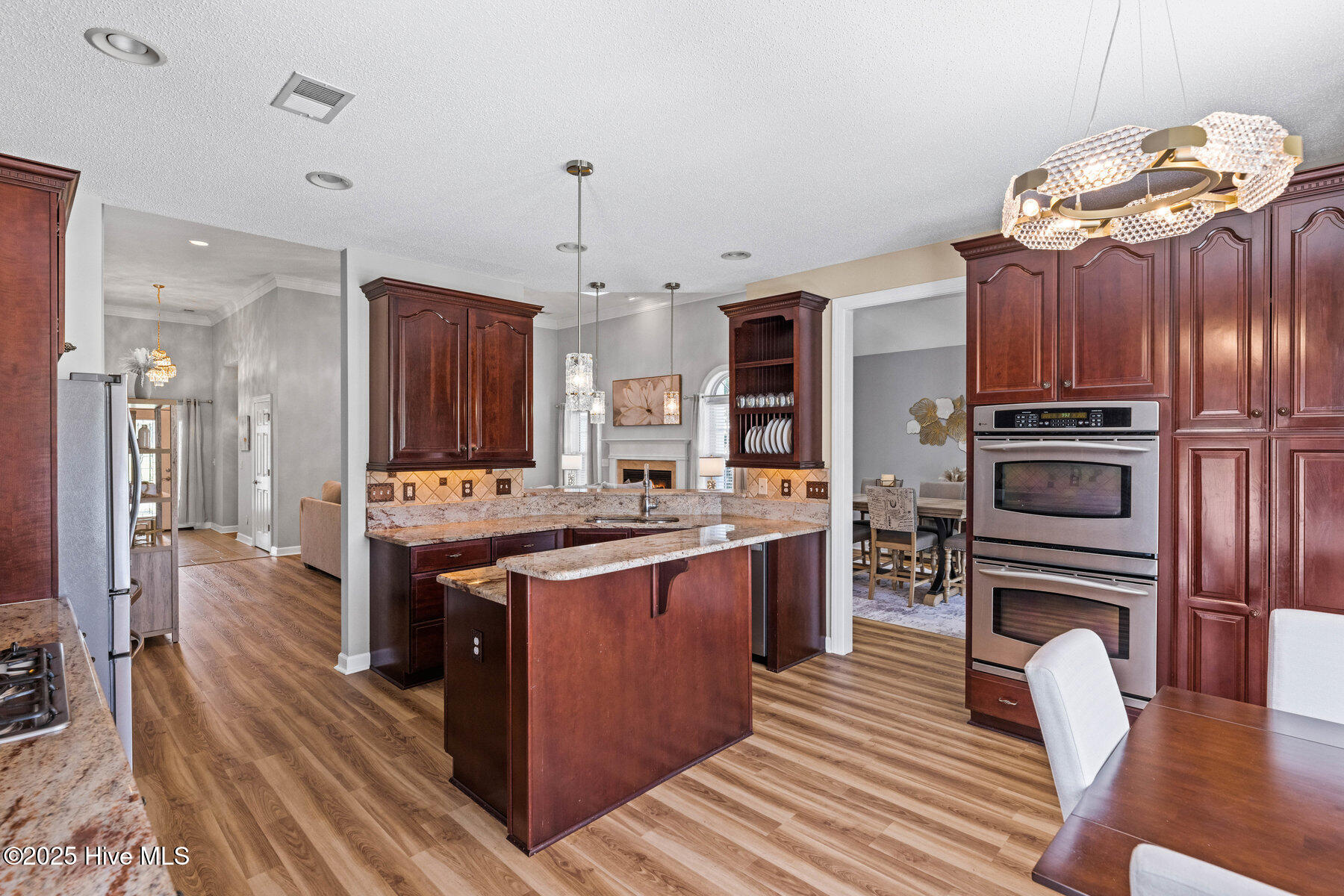 100547919 | Photo 25