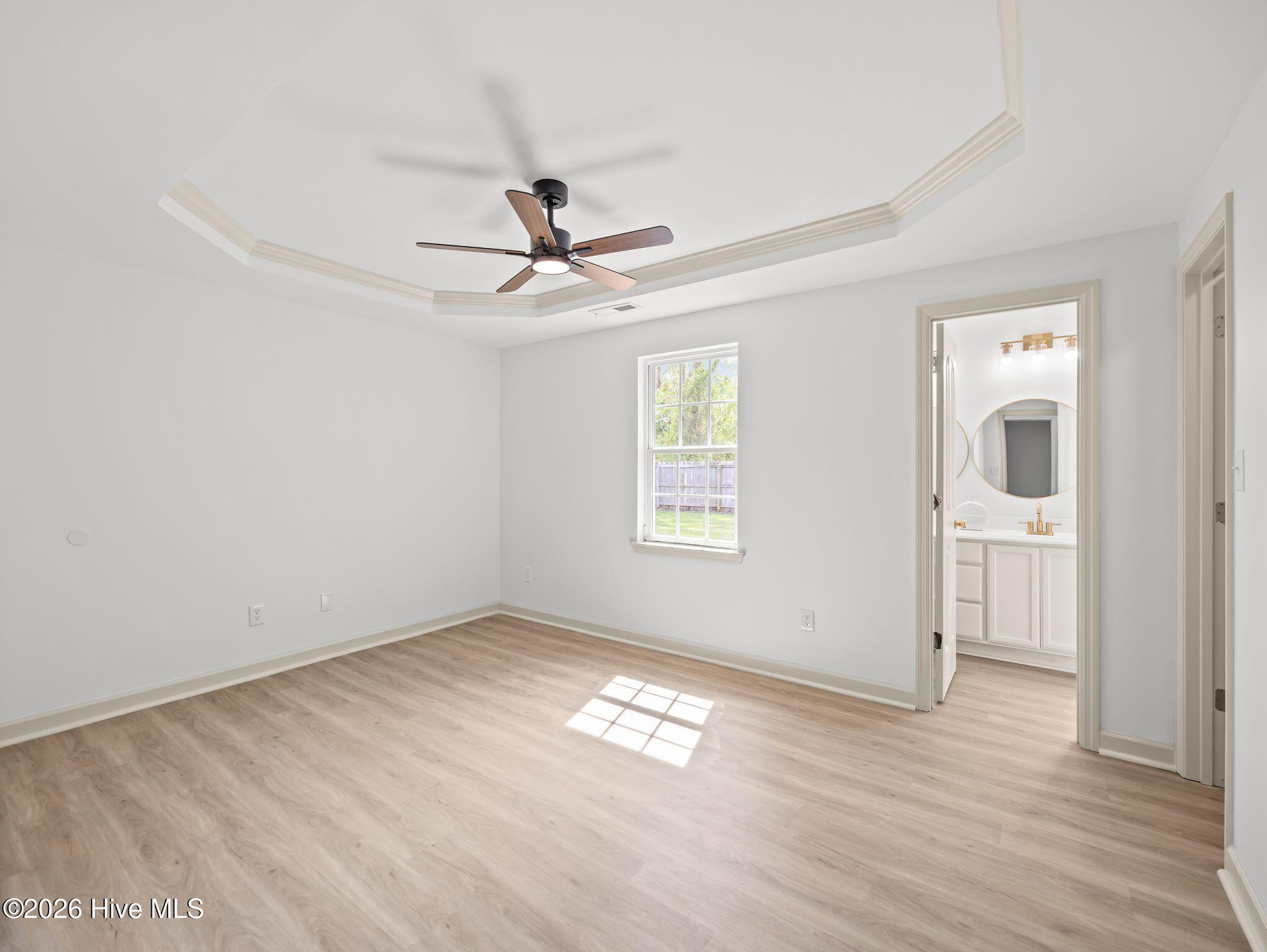 100565884 | Photo 16