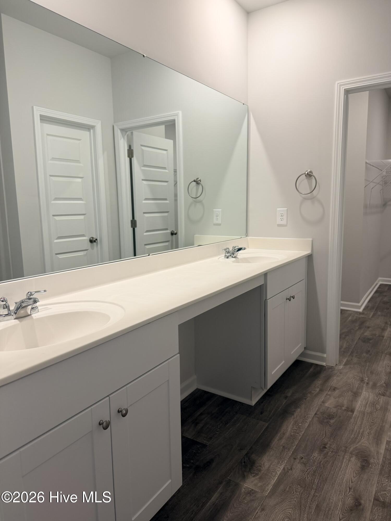 100557384 | Photo 10