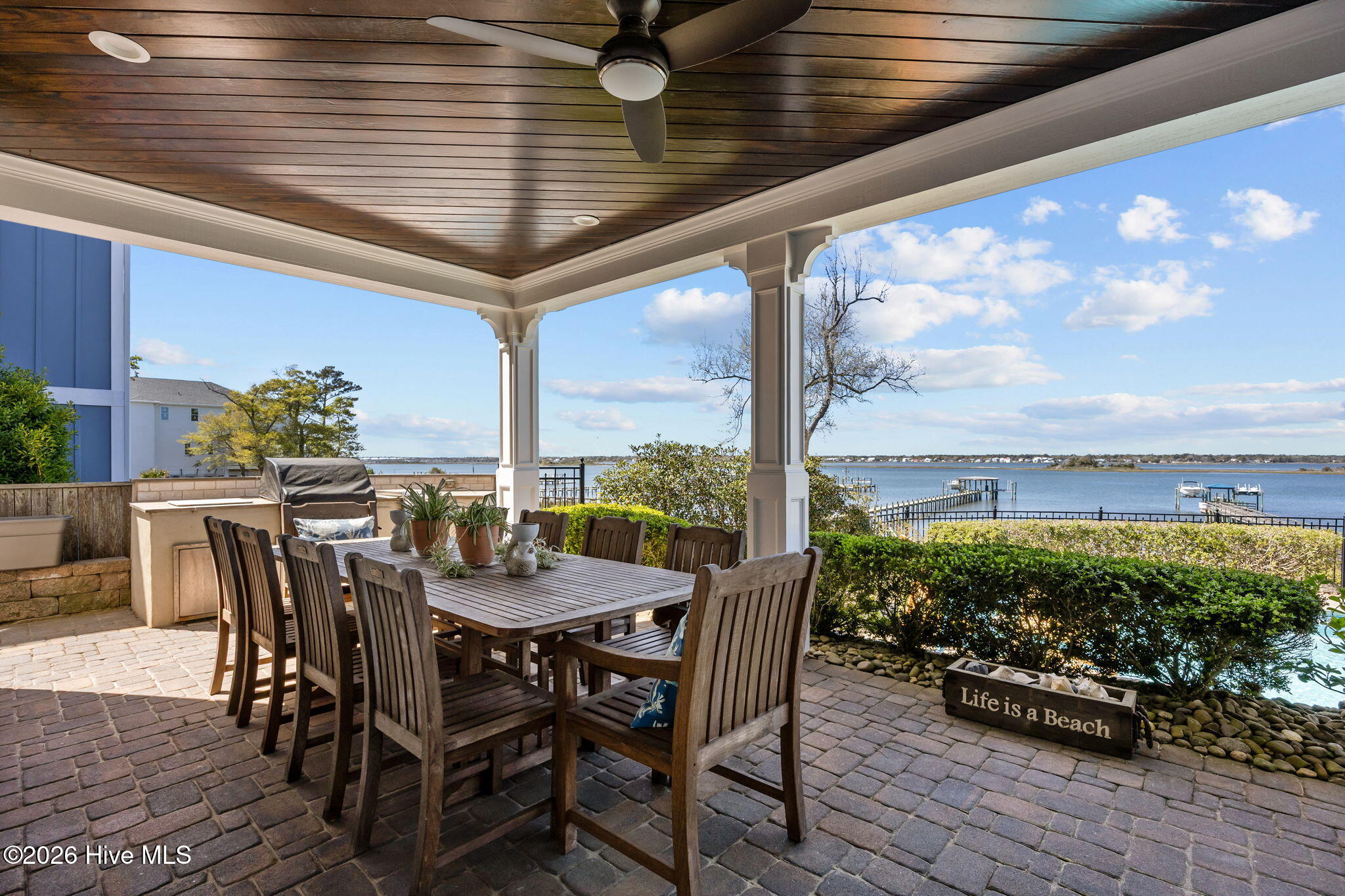 100564617 | Photo 15