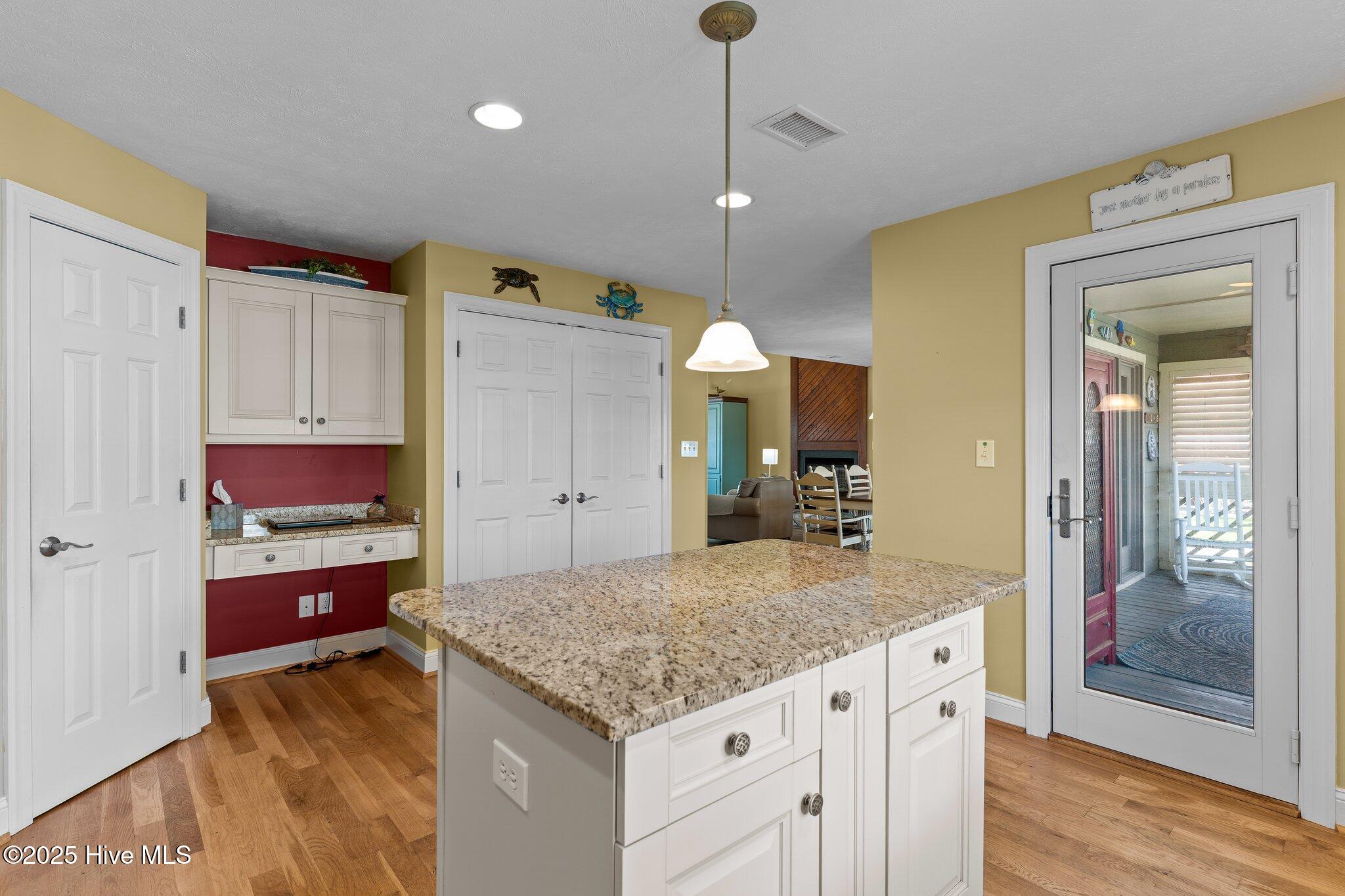 100514619 | Photo 10