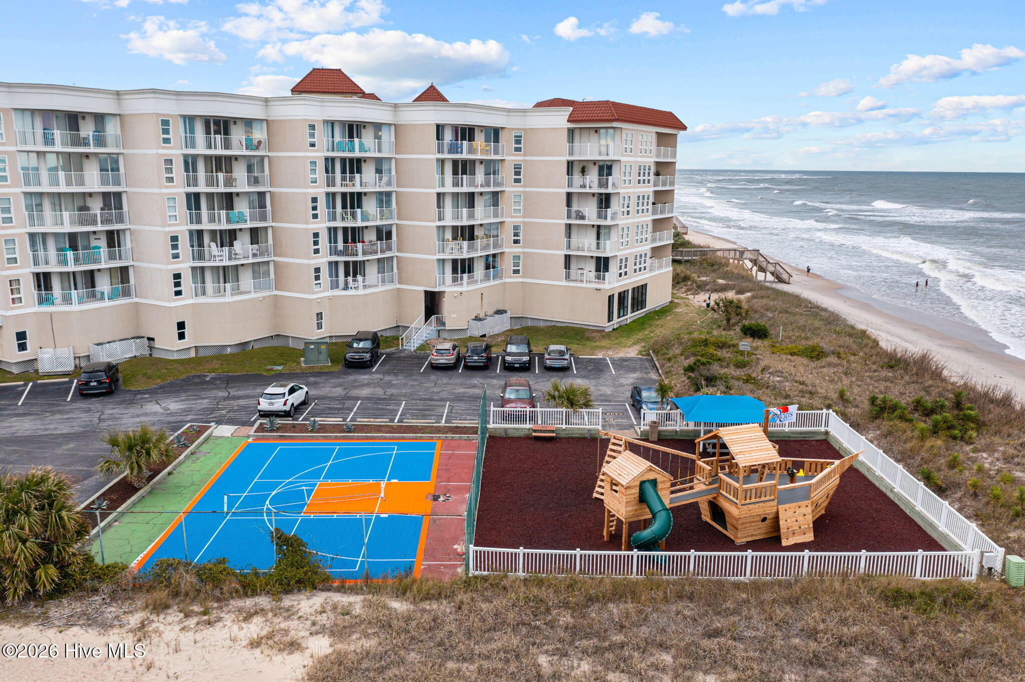 100550416 | Photo 42