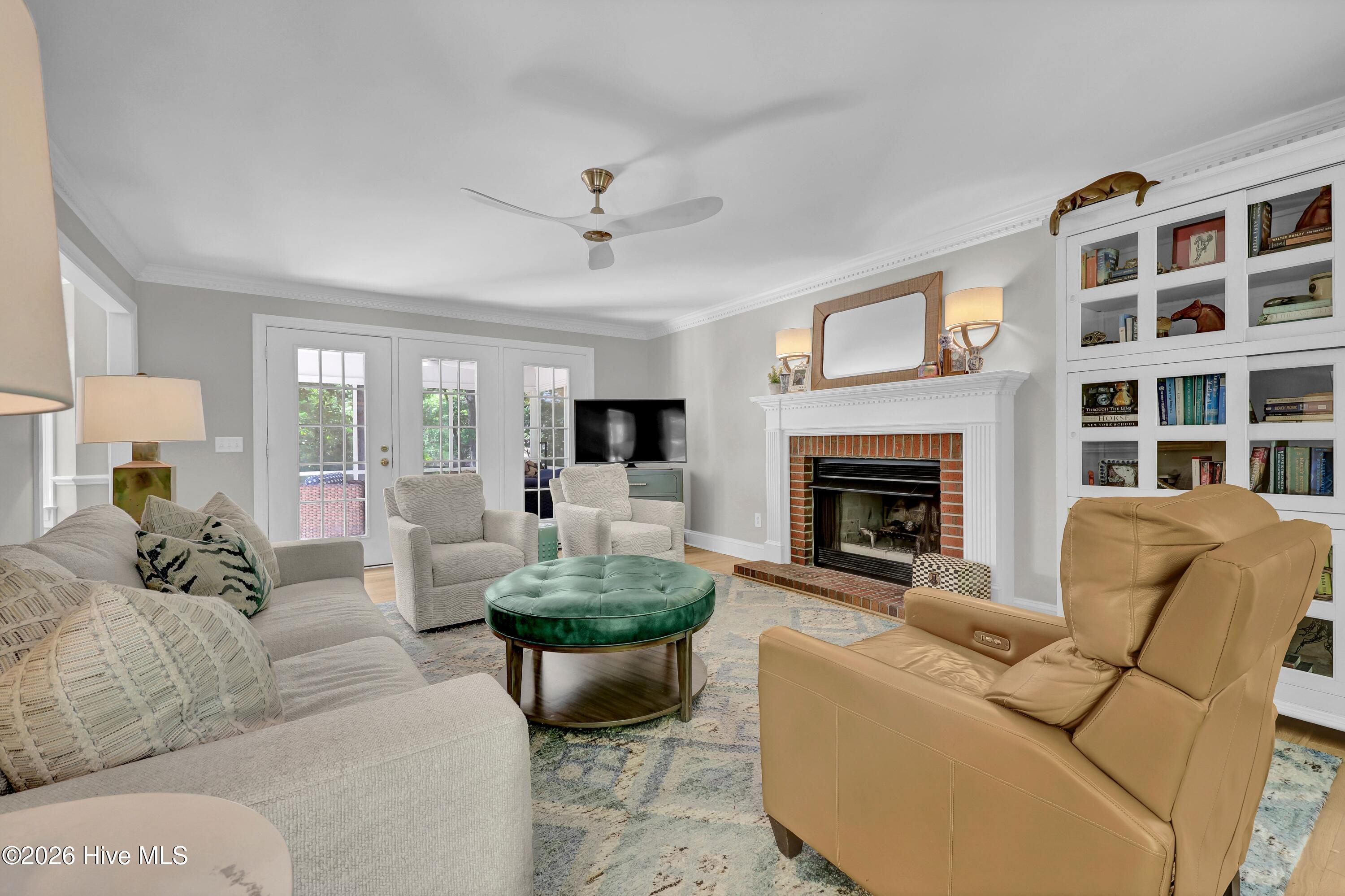 100569392 | Photo 12