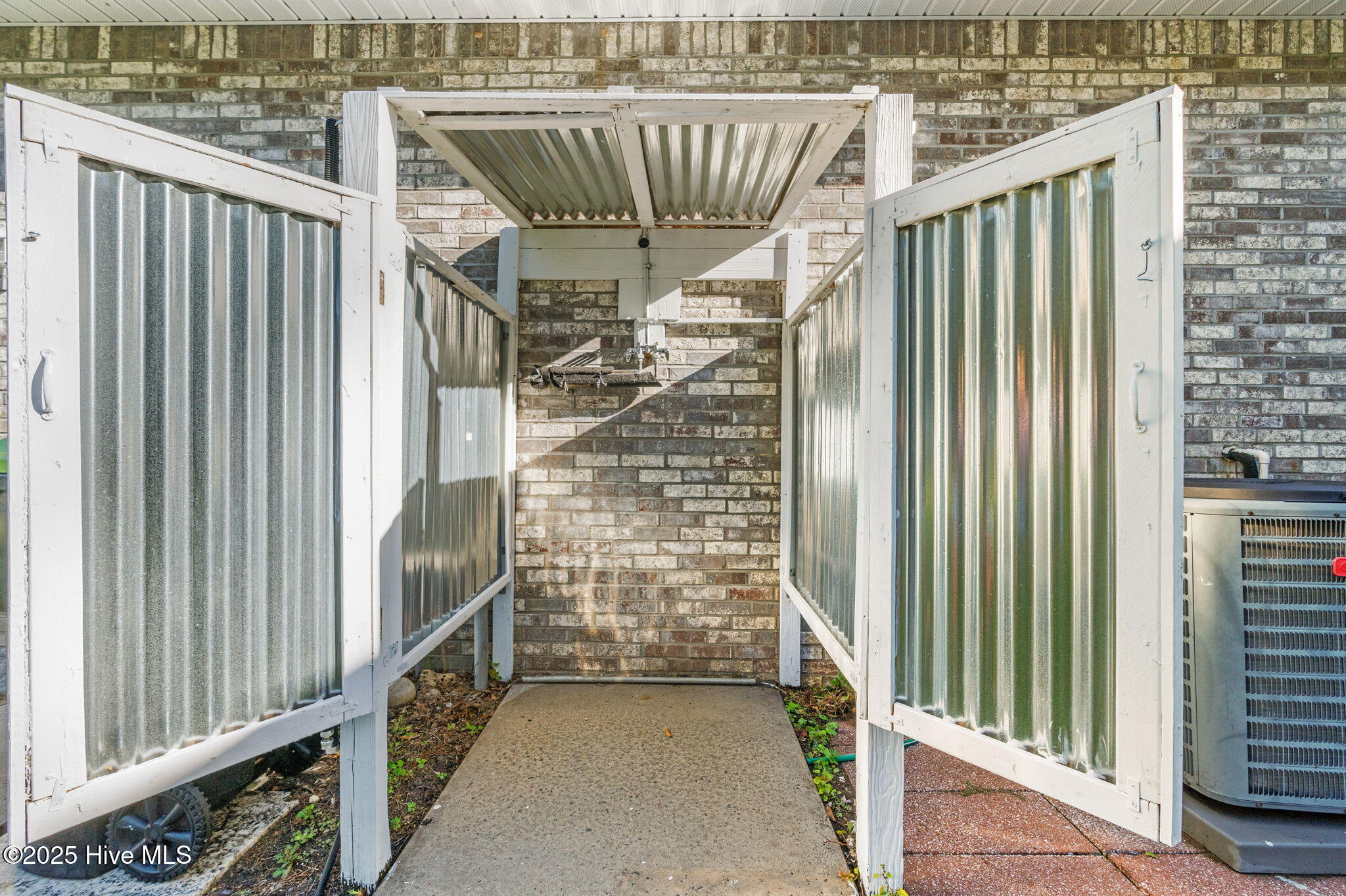 100535002 | Photo 27