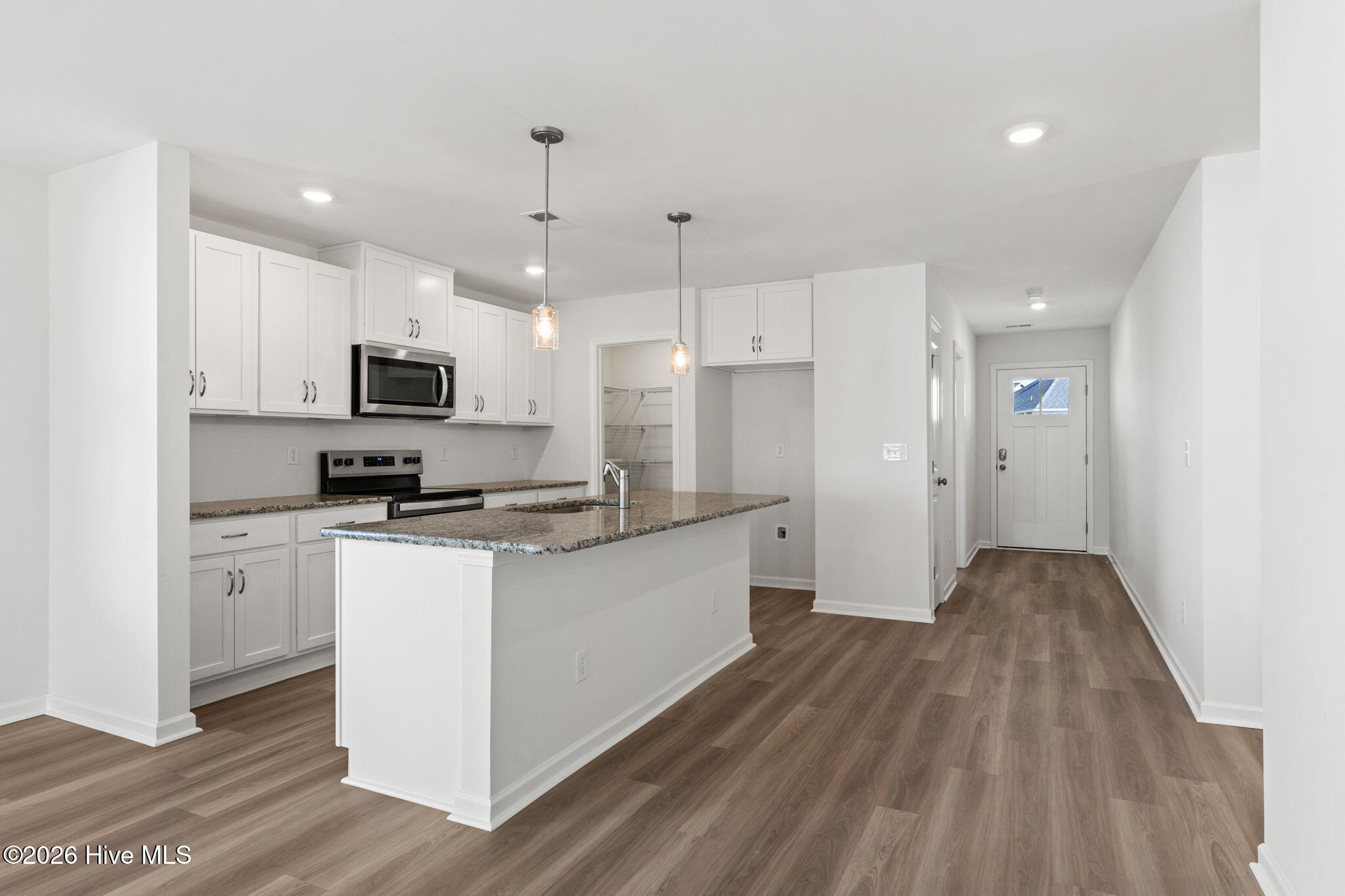 100553228 | Photo 21