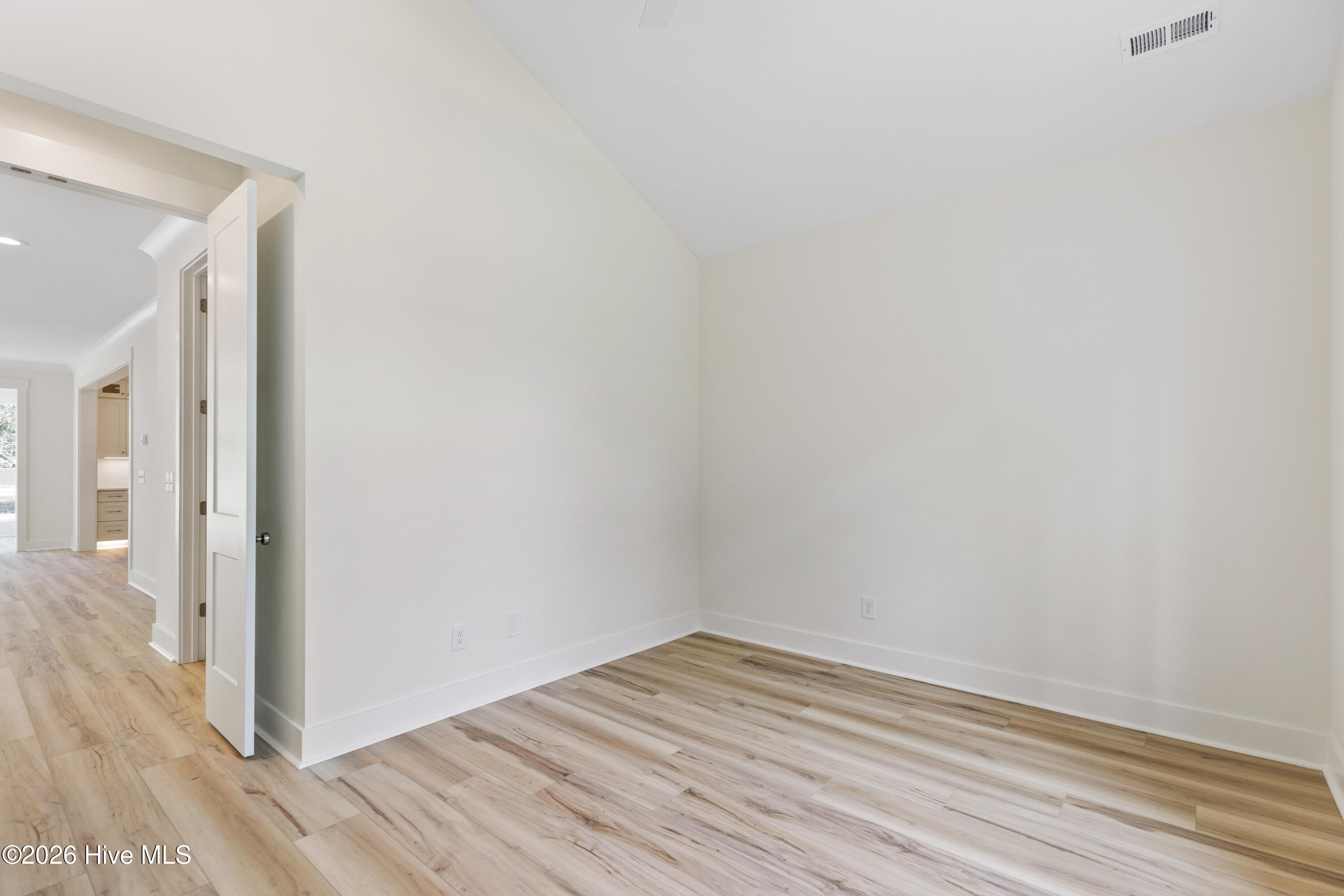 100553830 | Photo 29