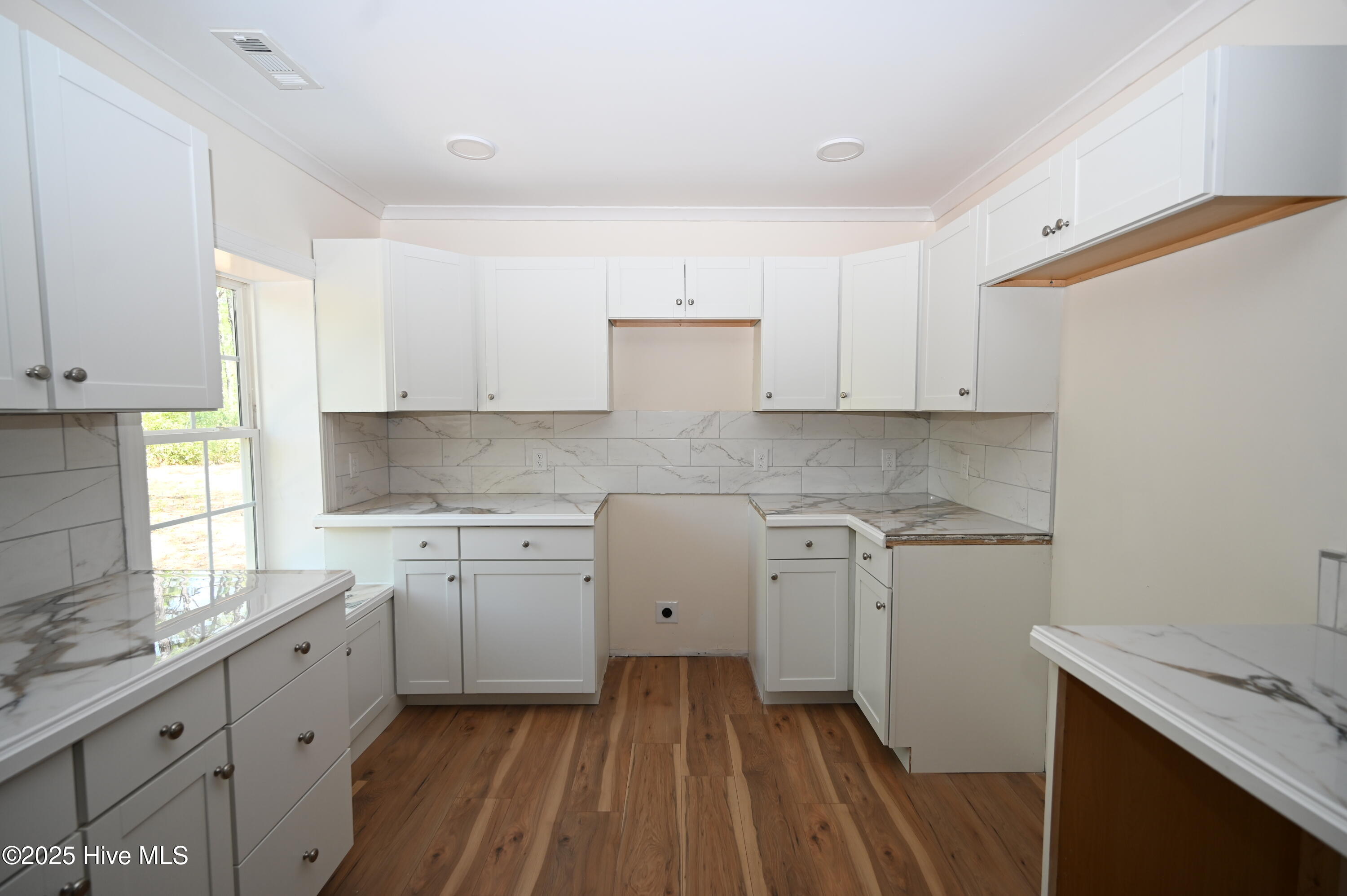 100500165 | Photo 11