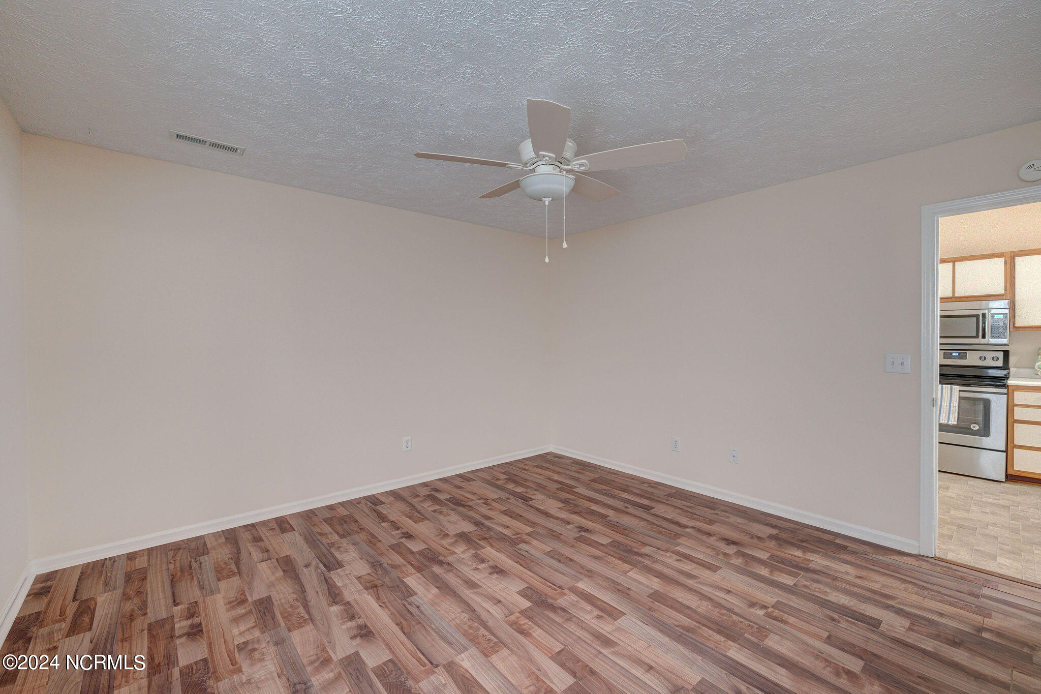 100555871 | Photo 25