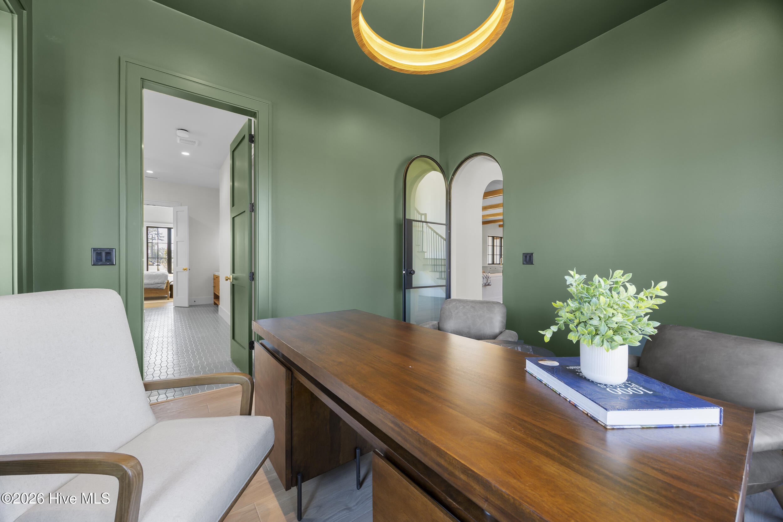 100561987 | Photo 29