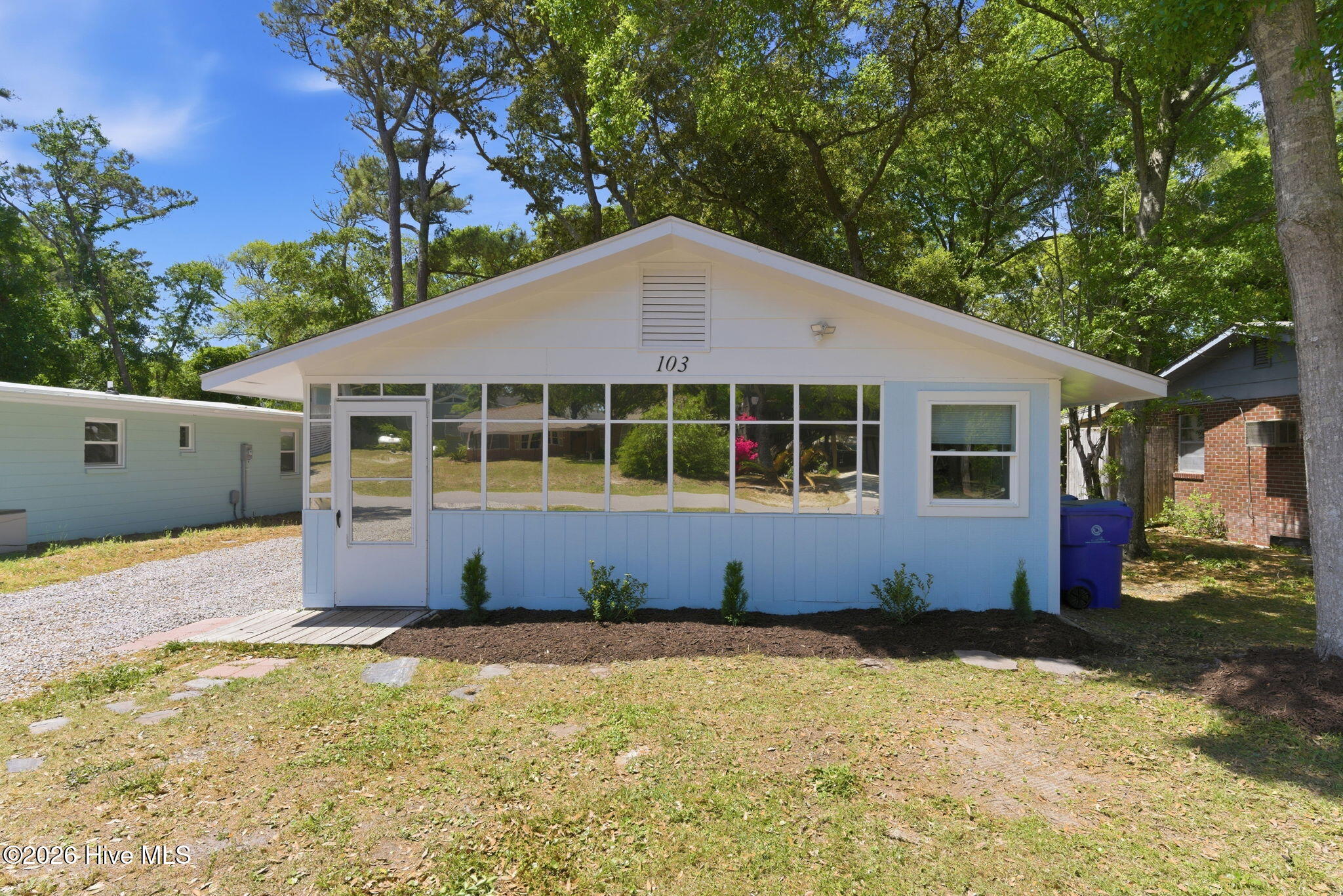 100569576 | Photo 40