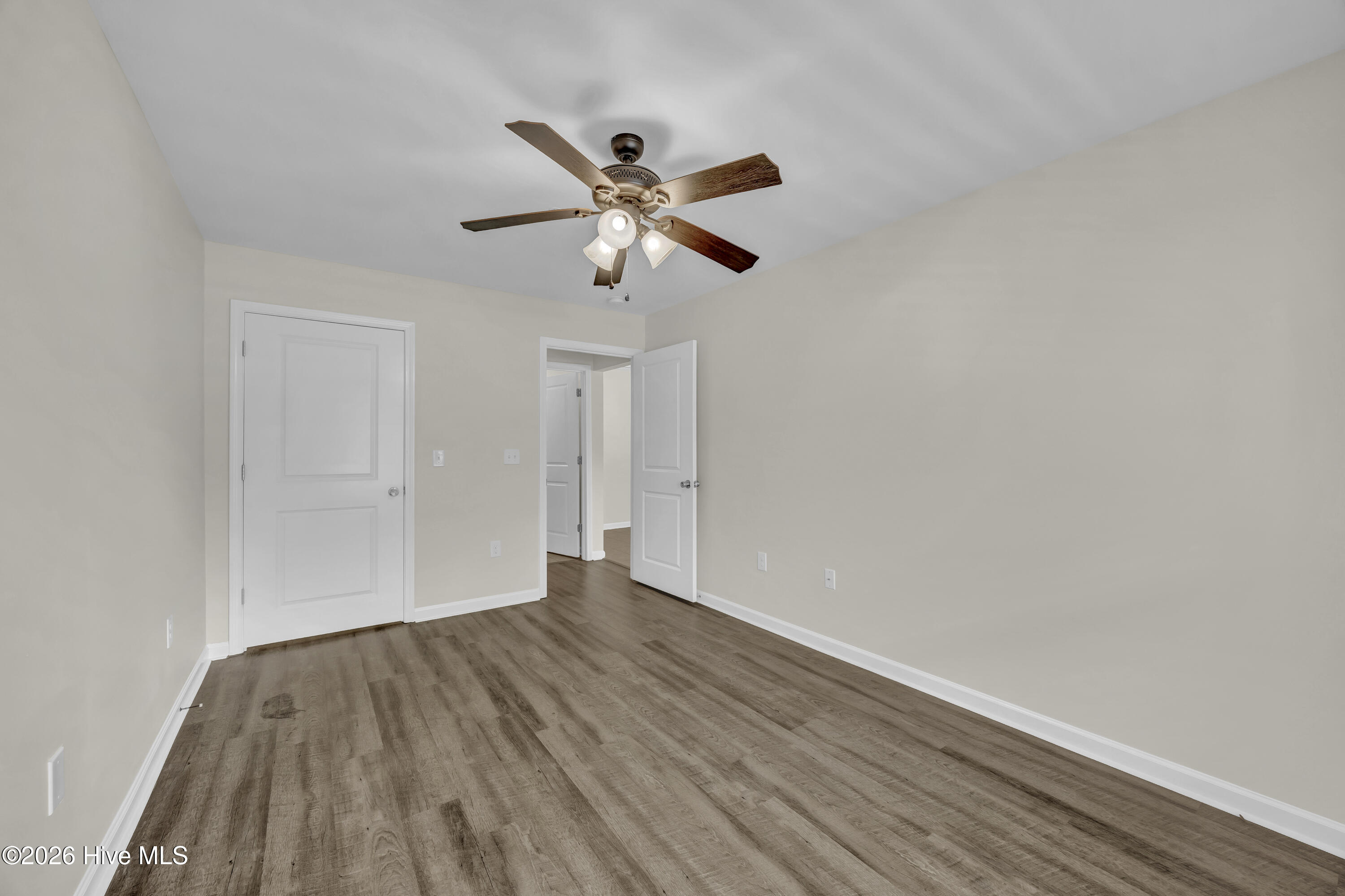 100566295 | Photo 22