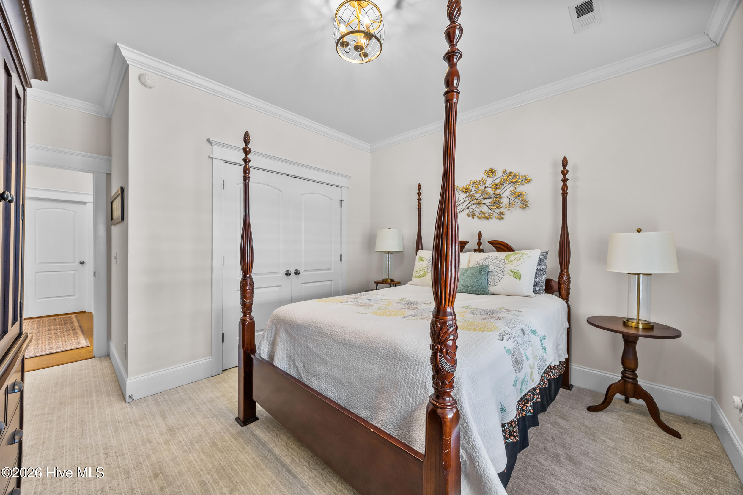 100562182 | Photo 30