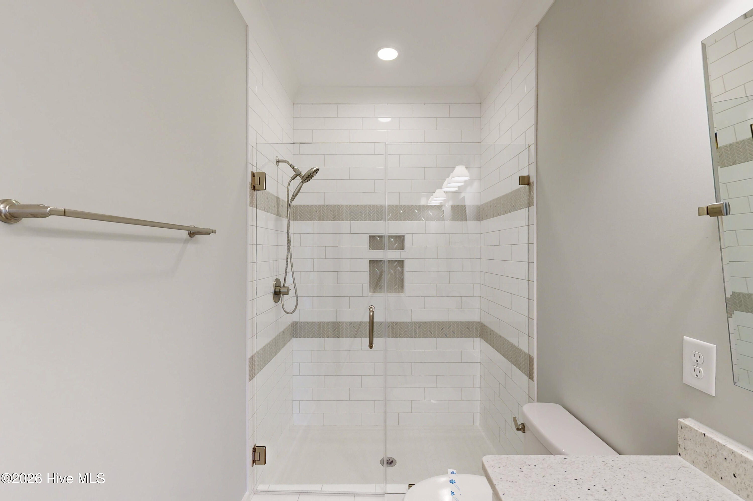 100559746 | Photo 36