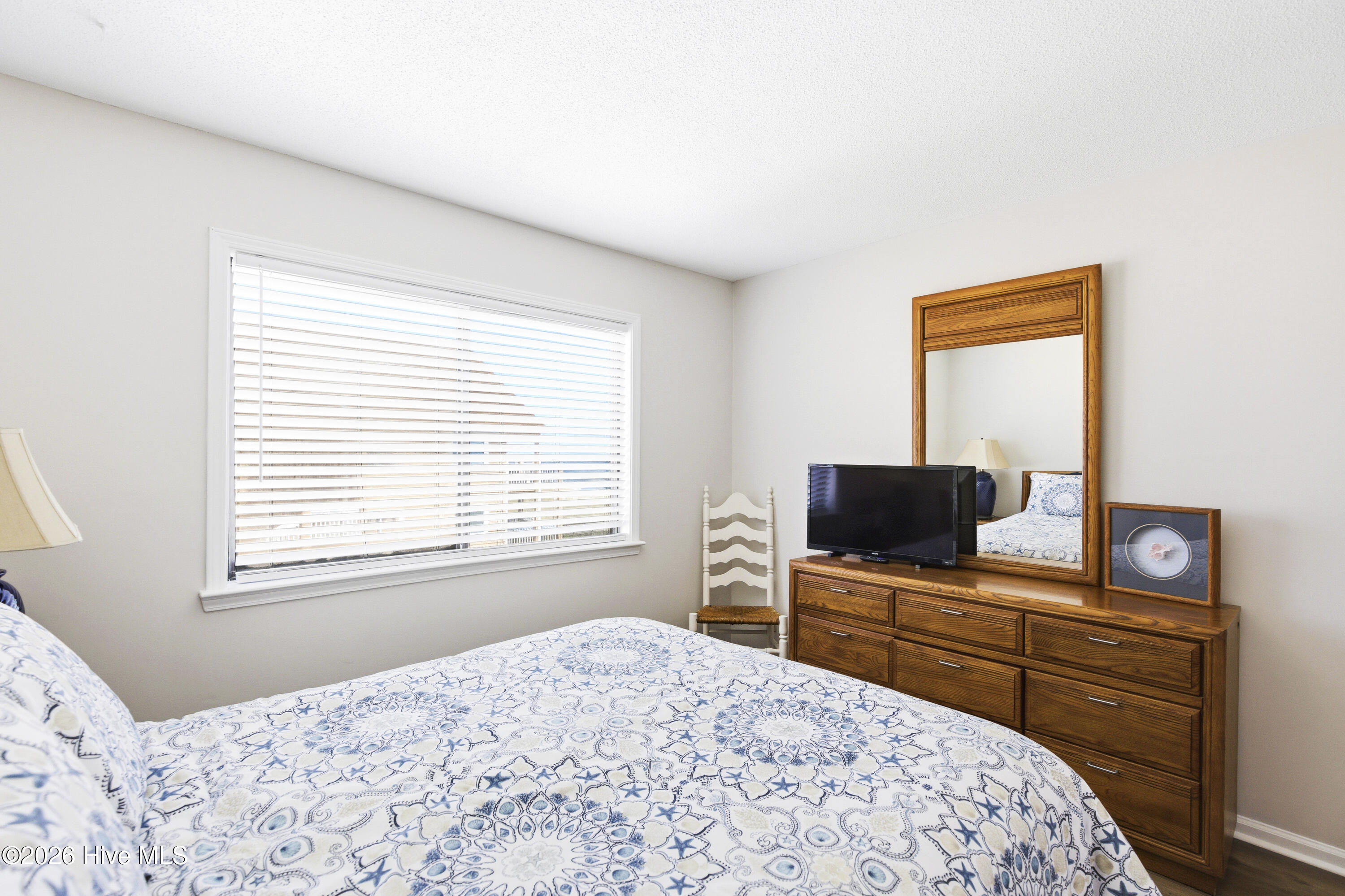 100567945 | Photo 11