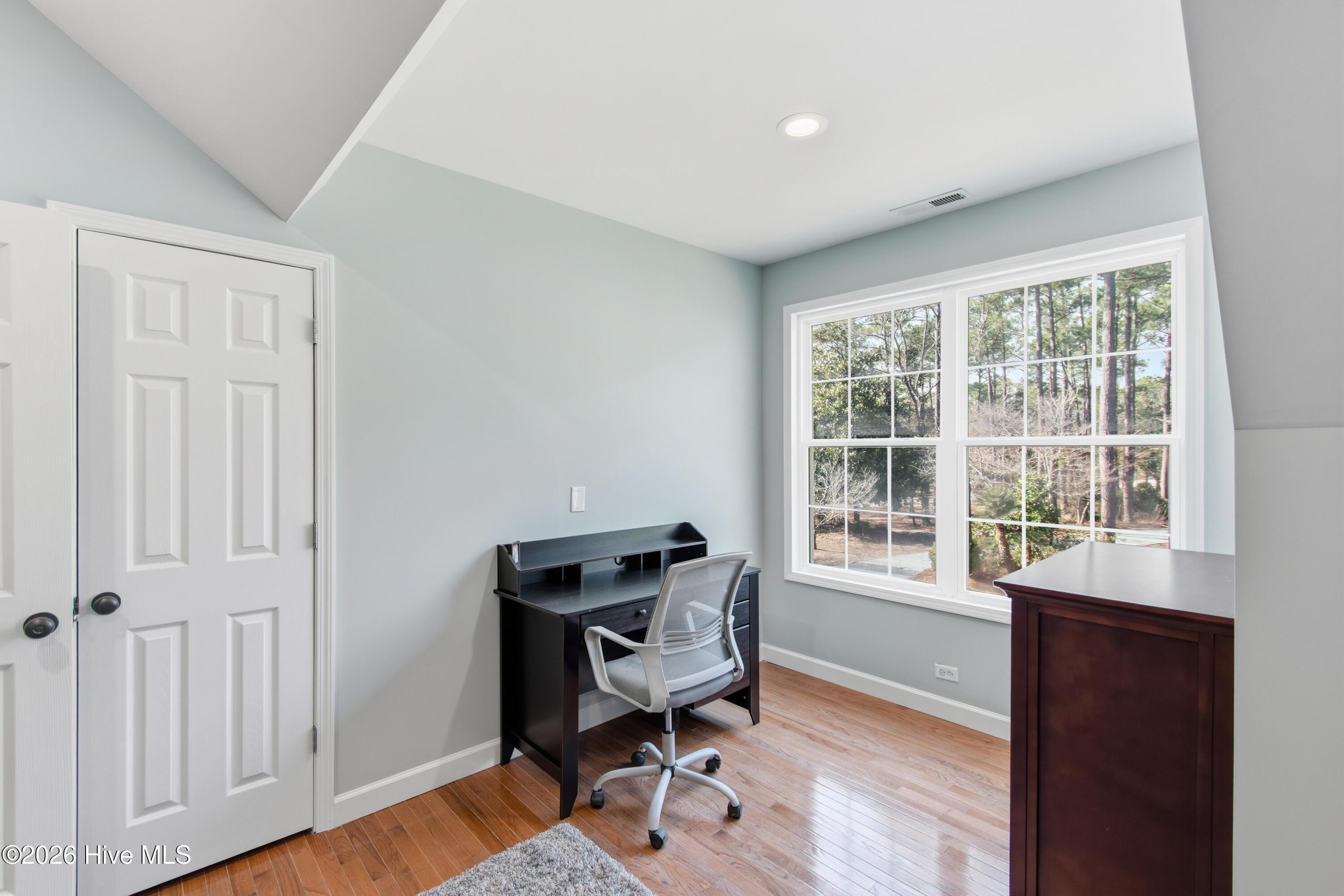 100556655 | Photo 50