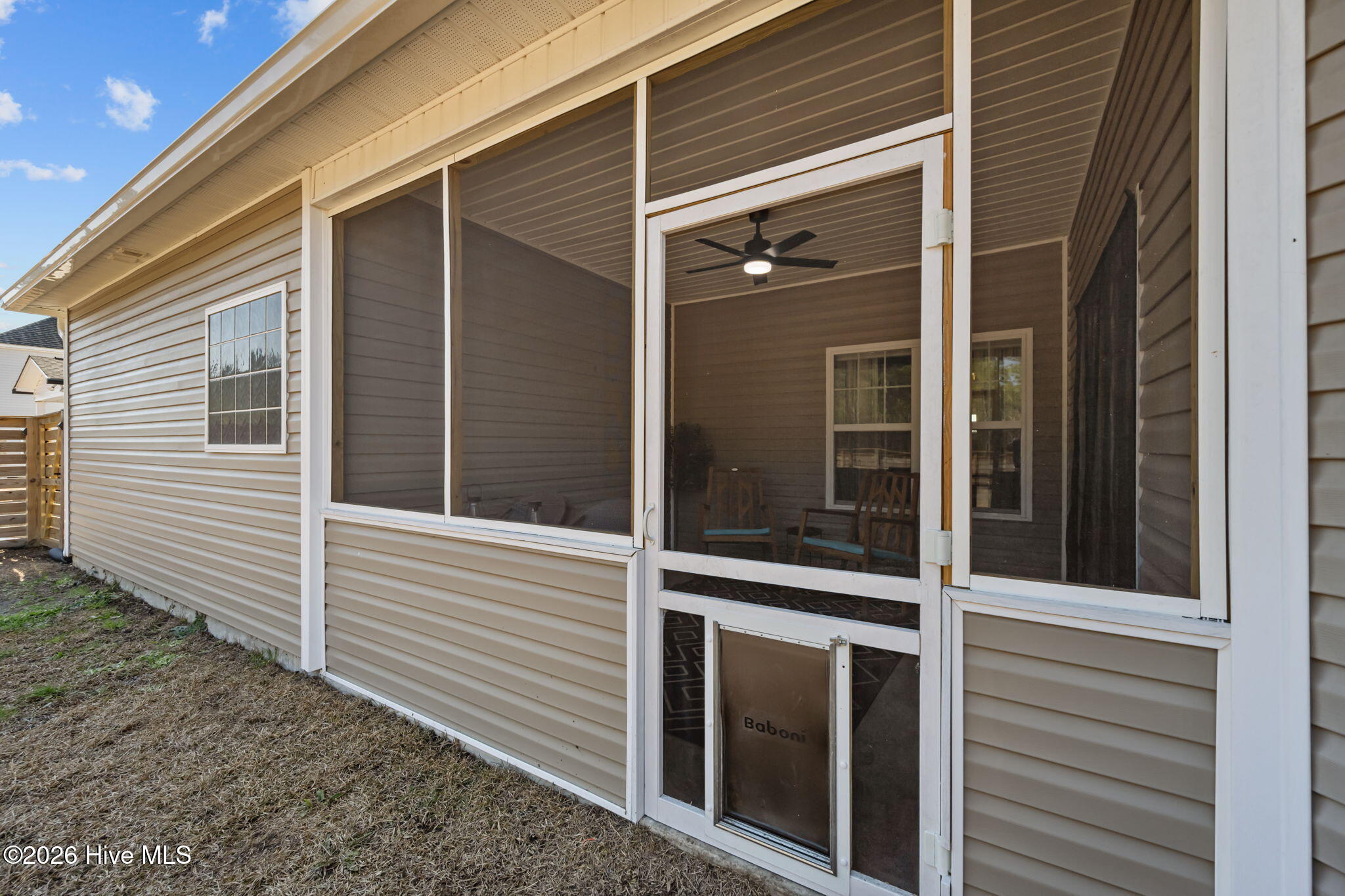 100553324 | Photo 44