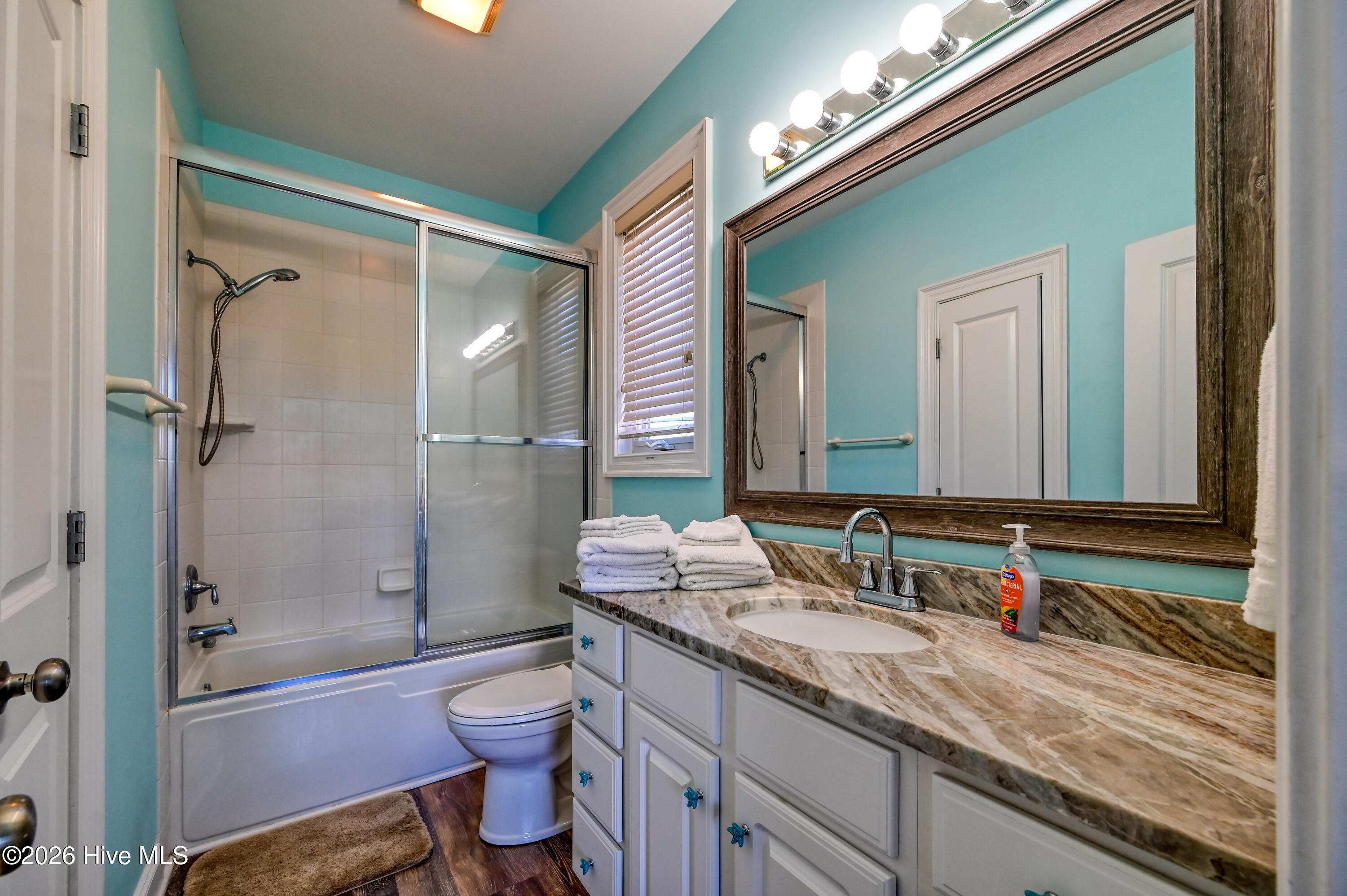 100569852 | Photo 26