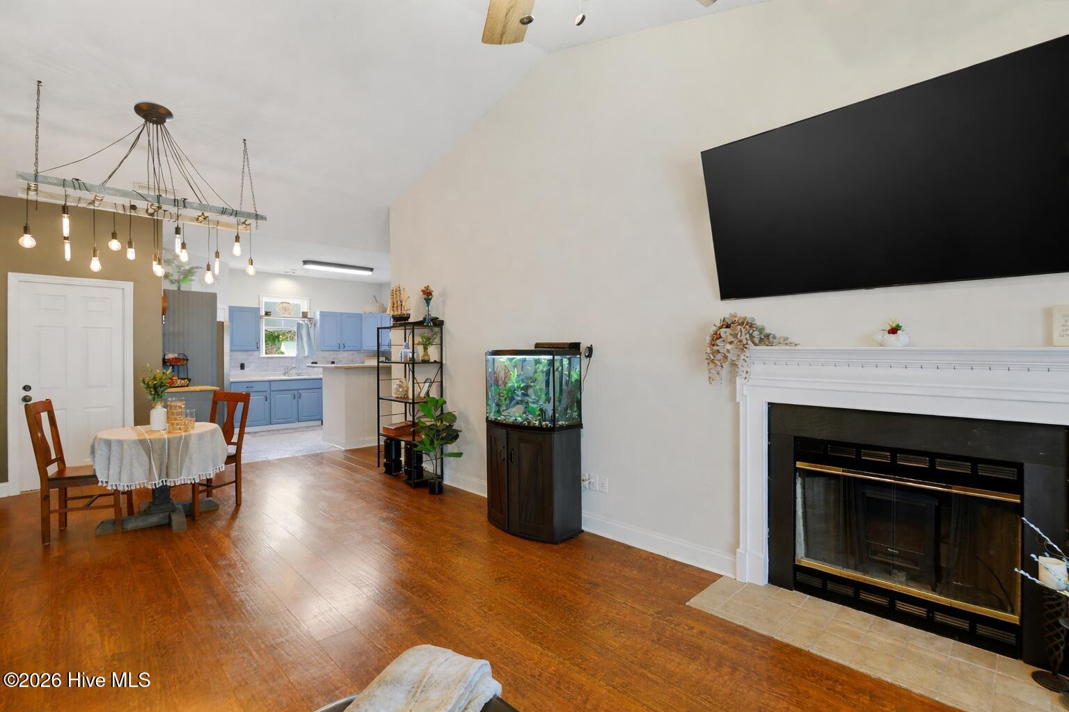 100560497 | Photo 17