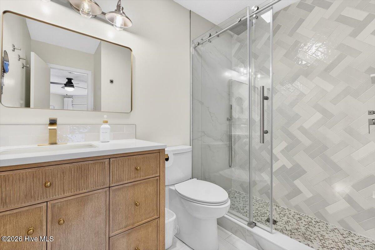 100549270 | Photo 29