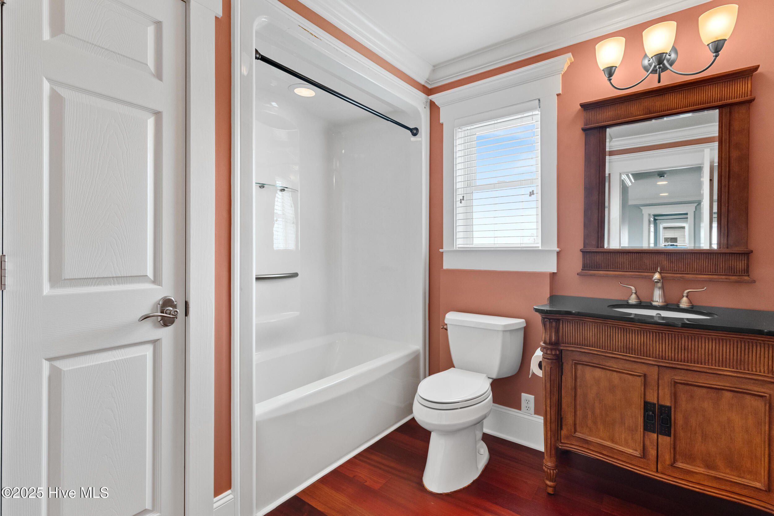 100538767 | Photo 35