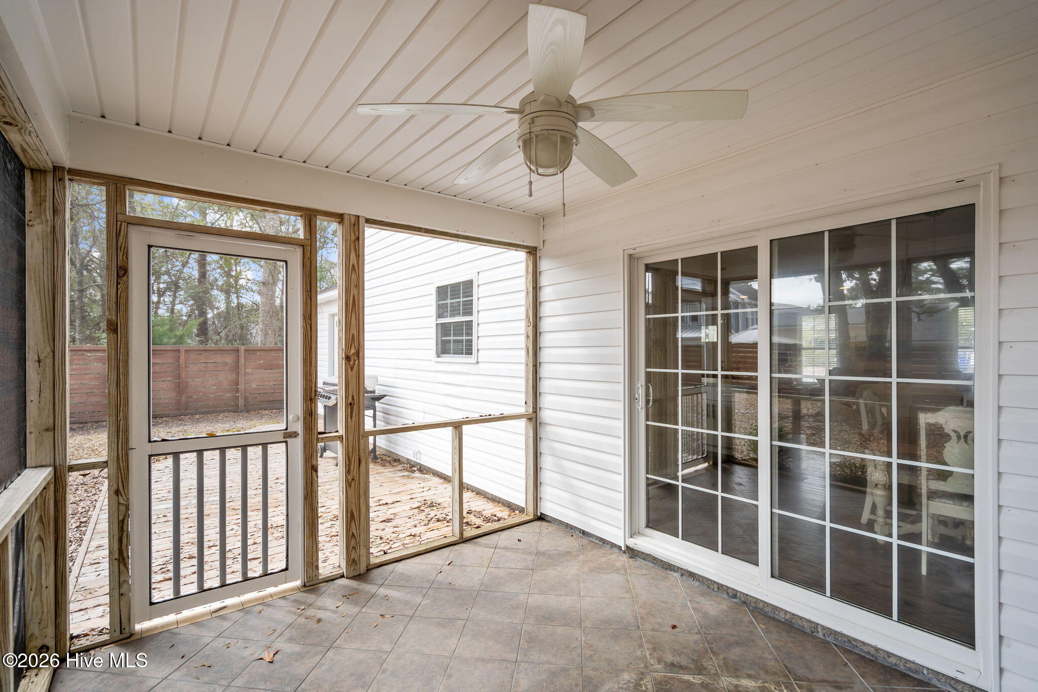 100558103 | Photo 38