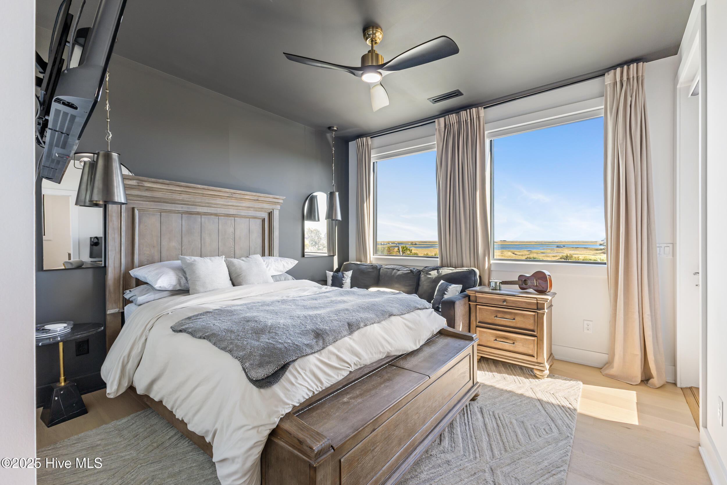 100560087 | Photo 37