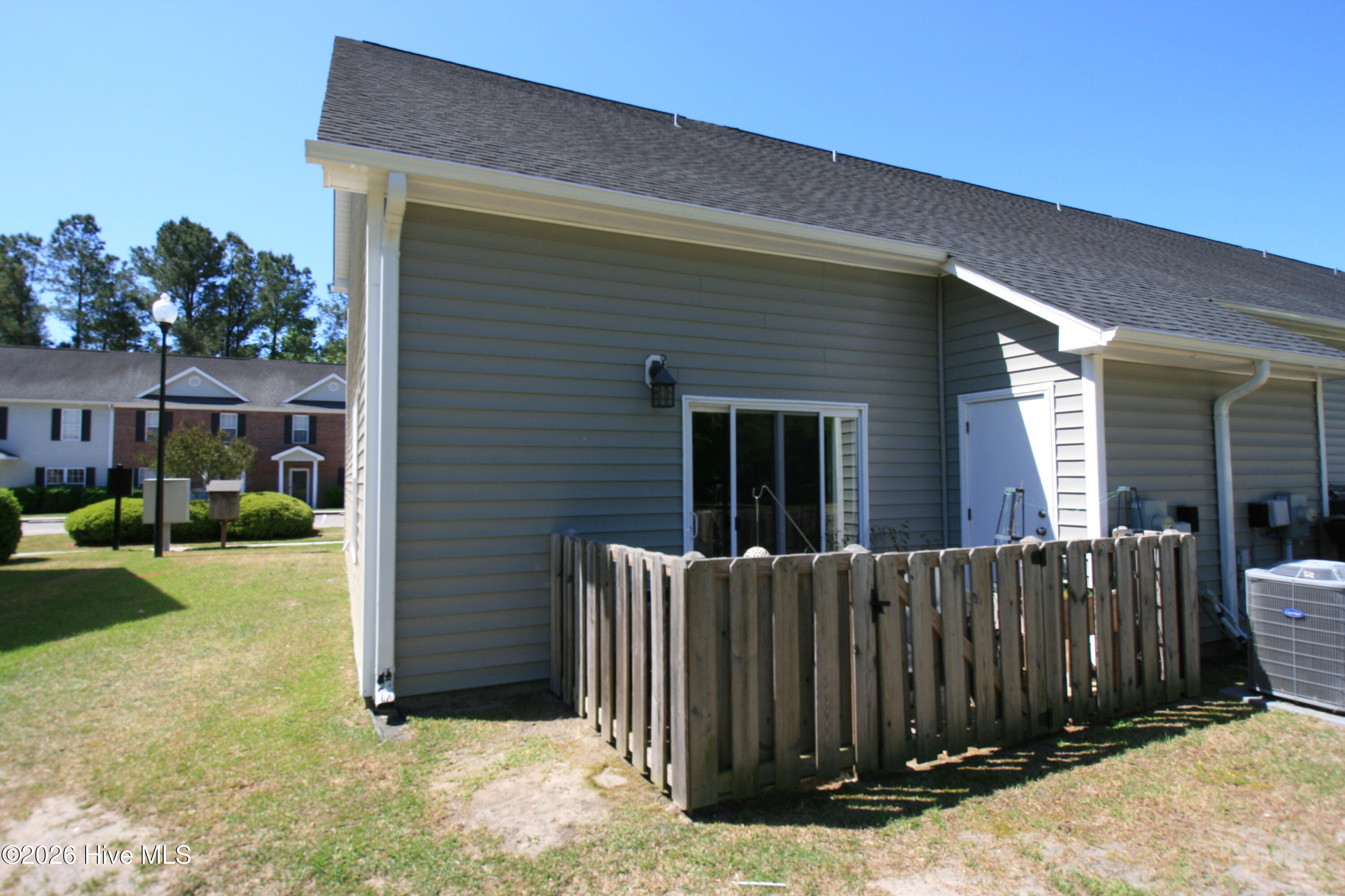 100569828 | Photo 17