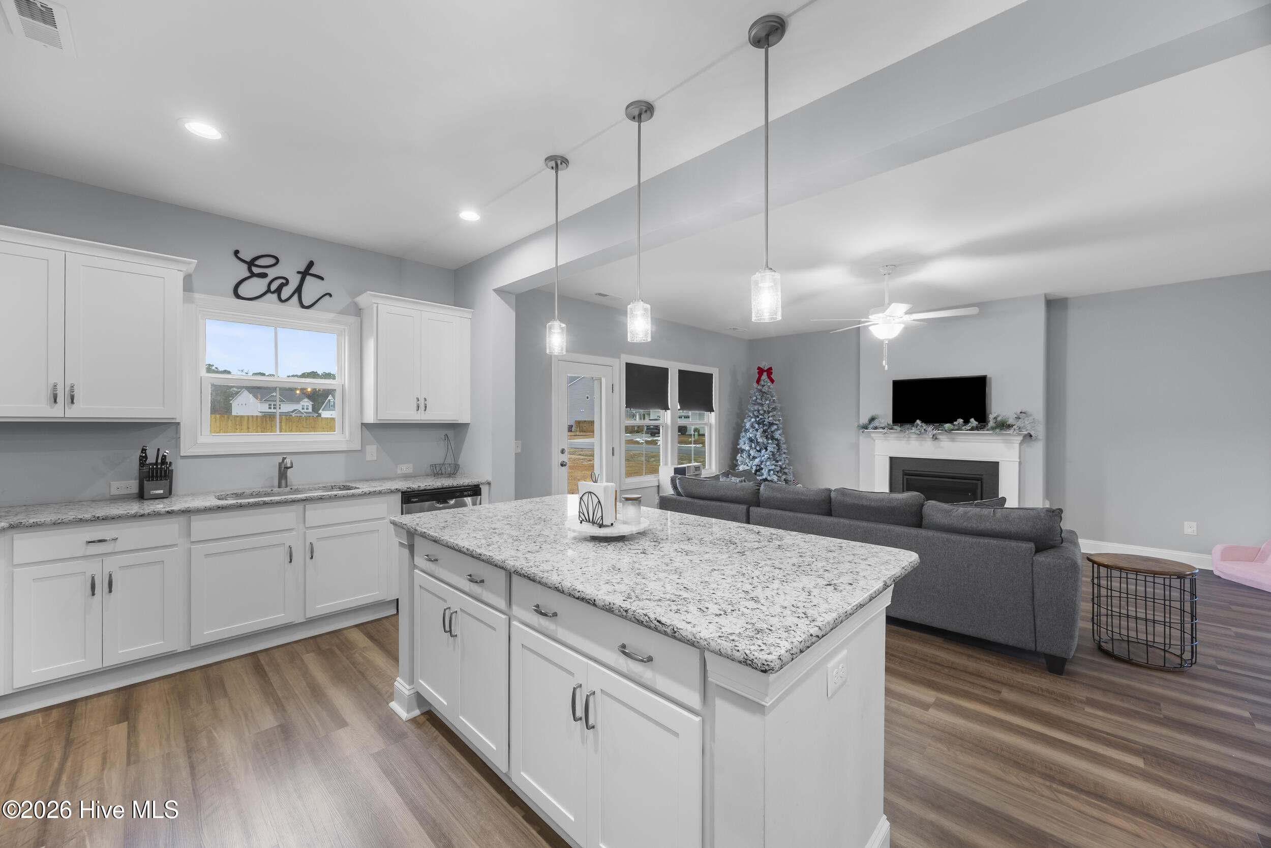 100552292 | Photo 27