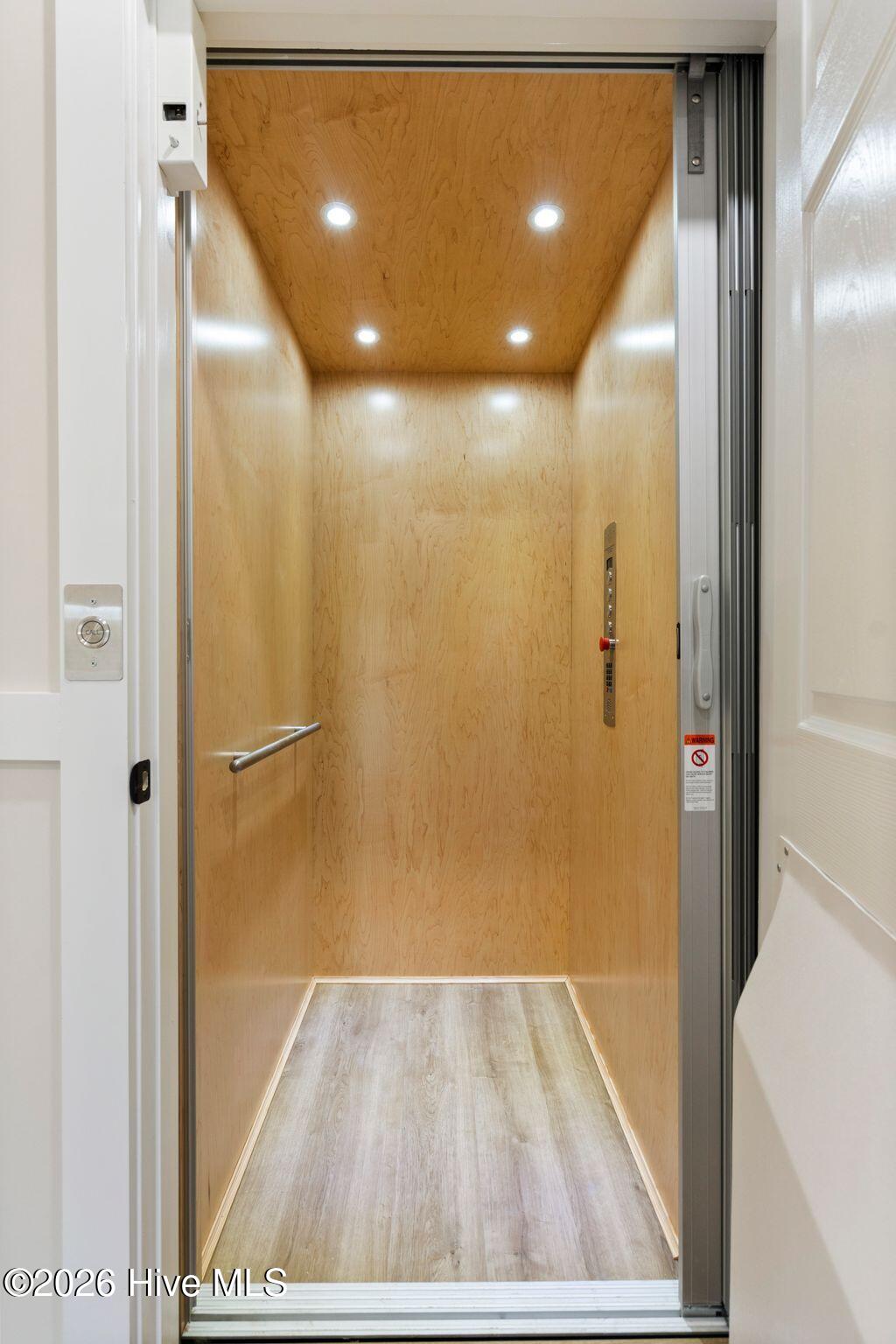 100558023 | Photo 50