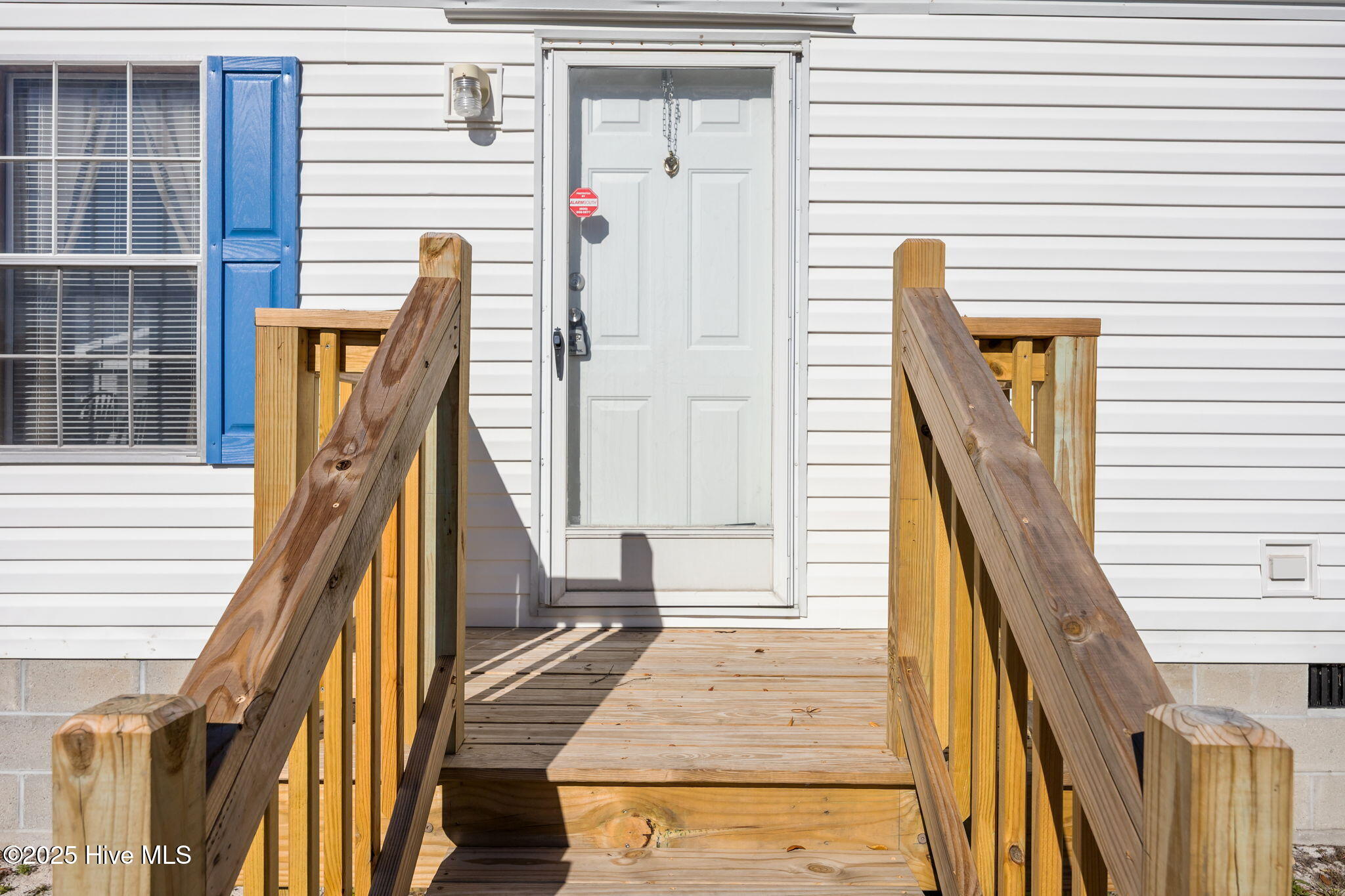 100545328 | Photo 34