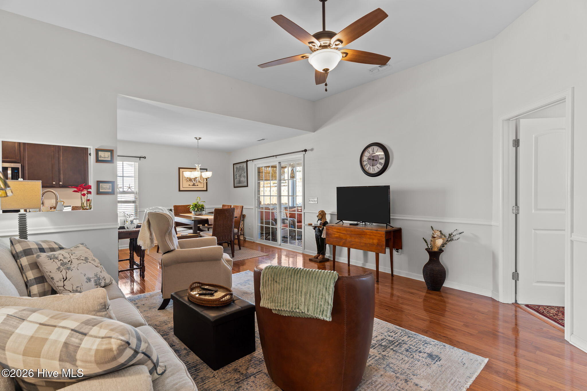 100552951 | Photo 11