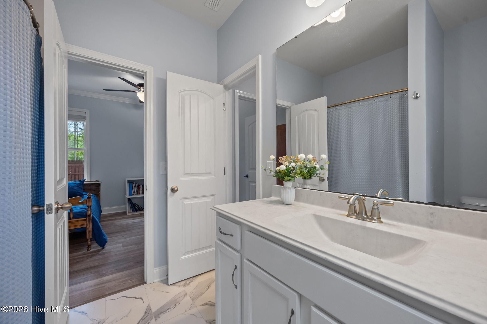 100565759 | Photo 19