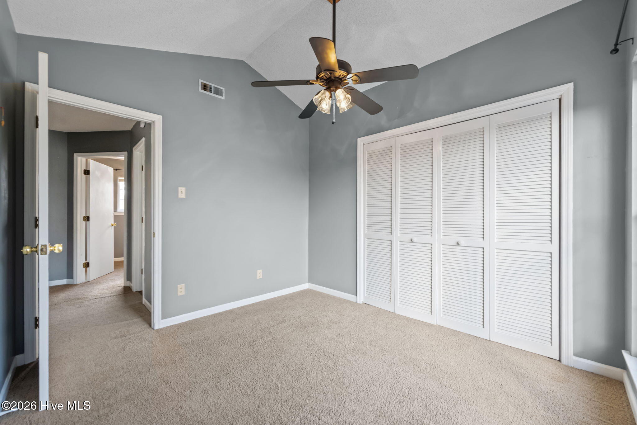 100558398 | Photo 19