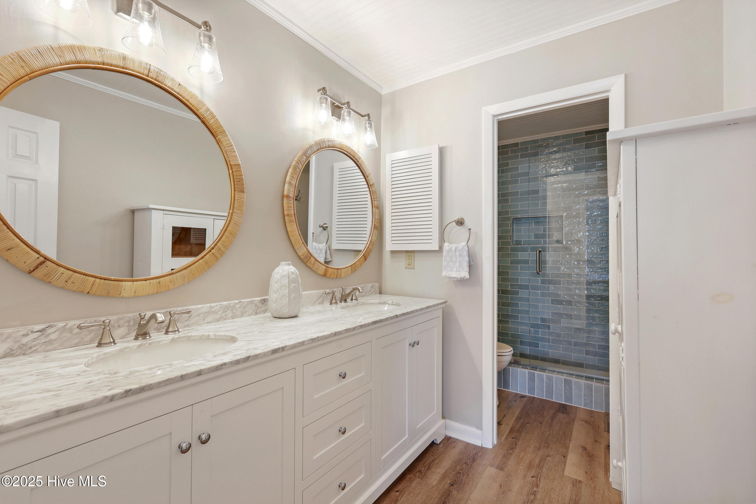 100559717 | Photo 13