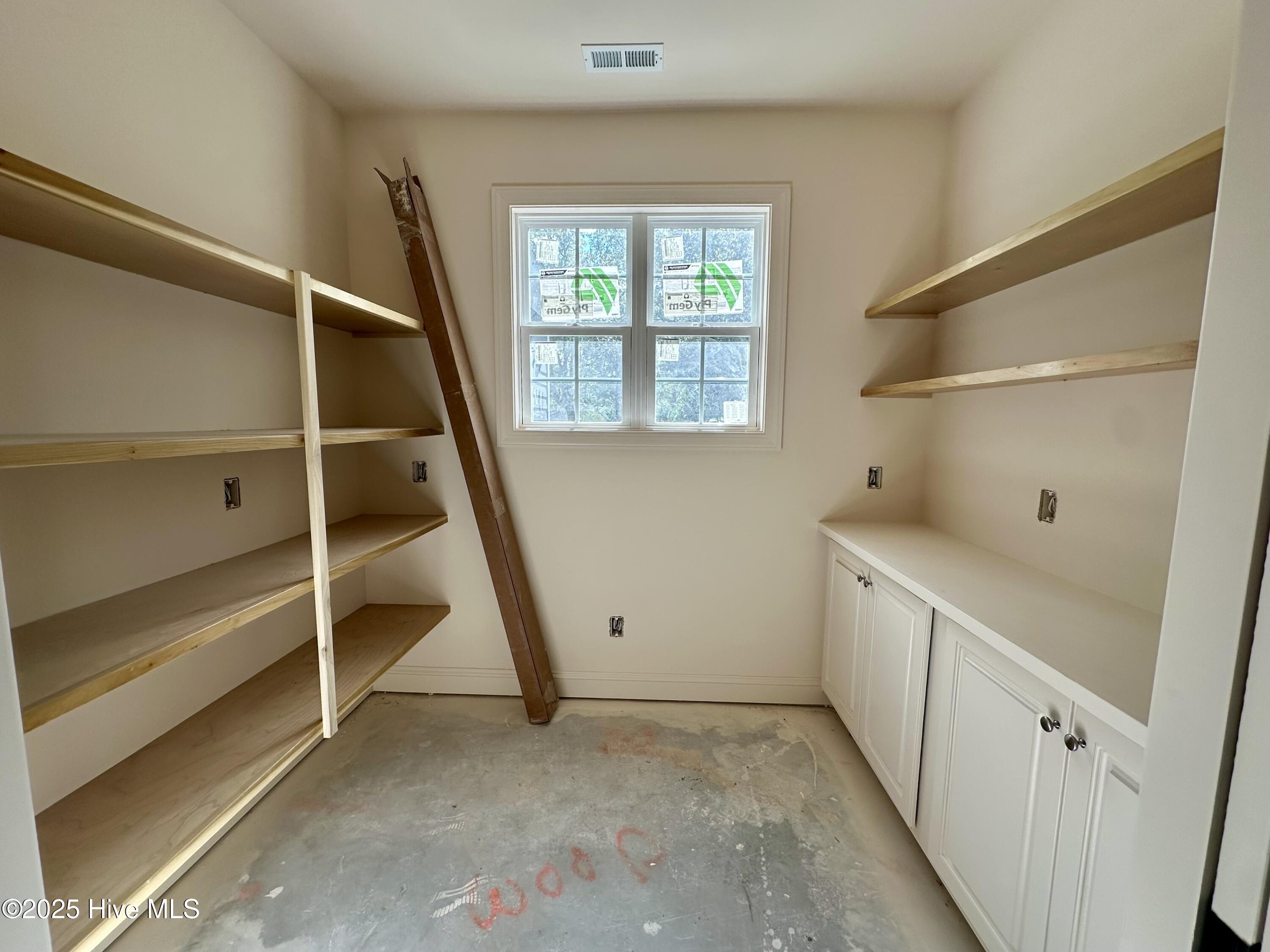 100543232 | Photo 11