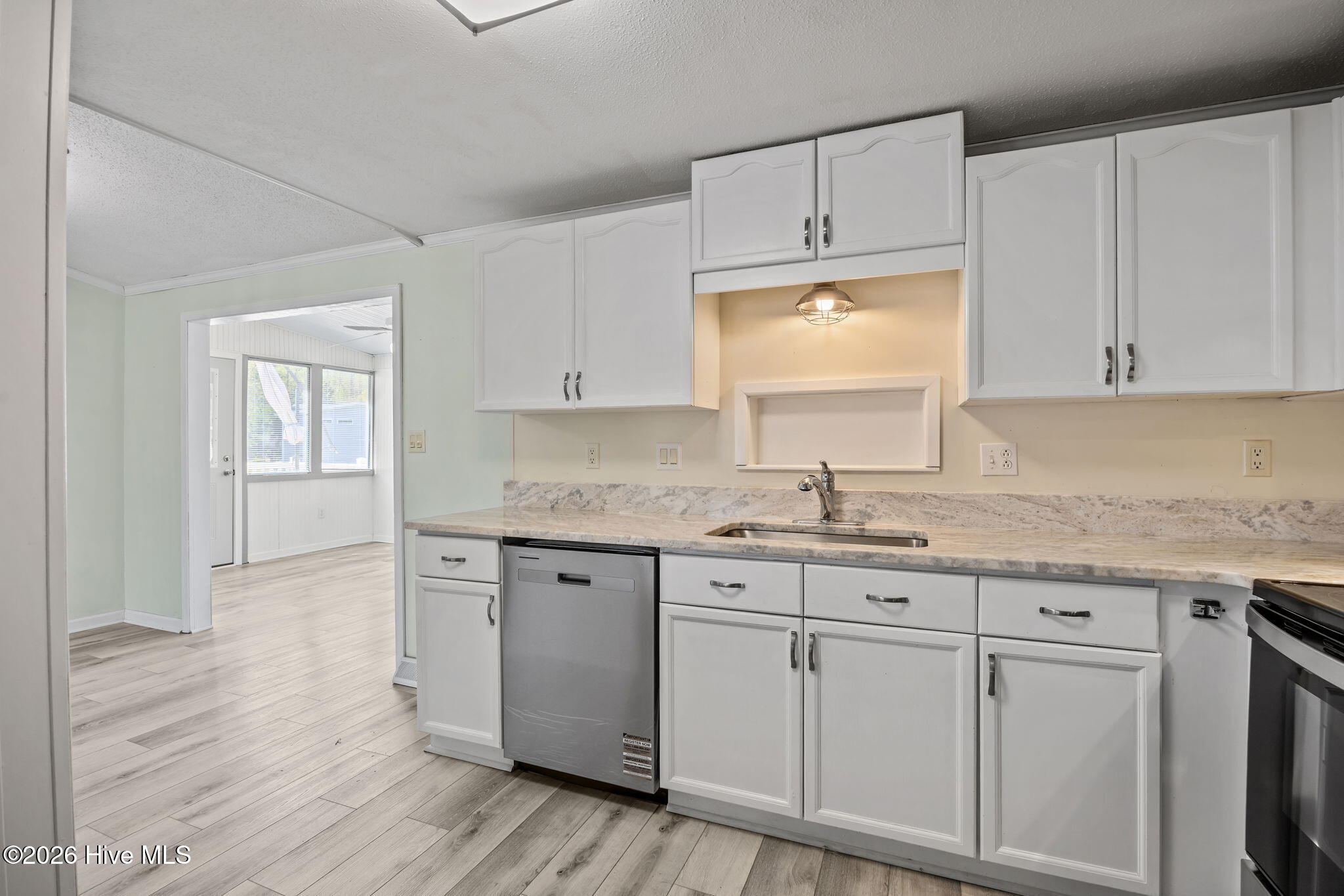 100564707 | Photo 14