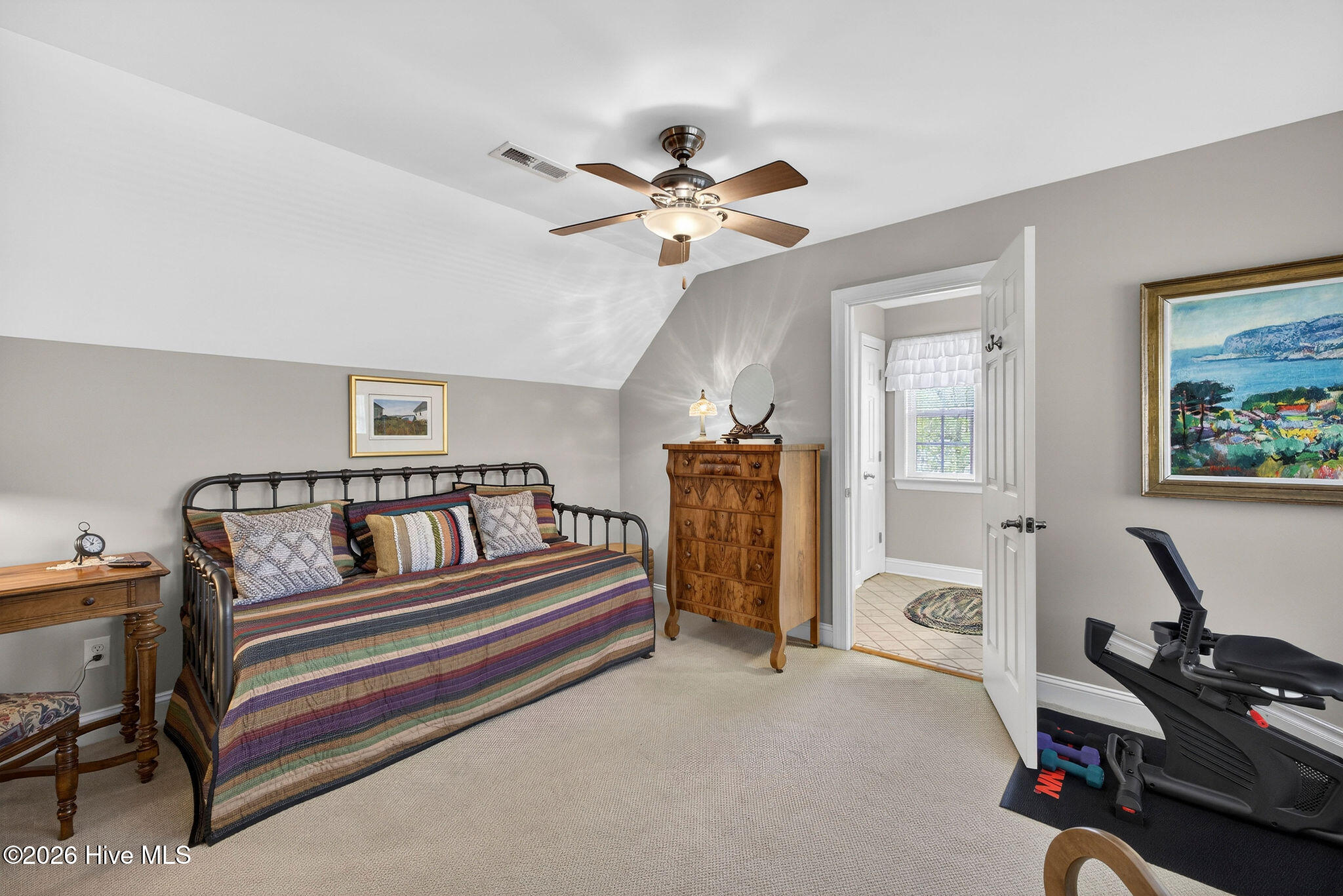 100565648 | Photo 31