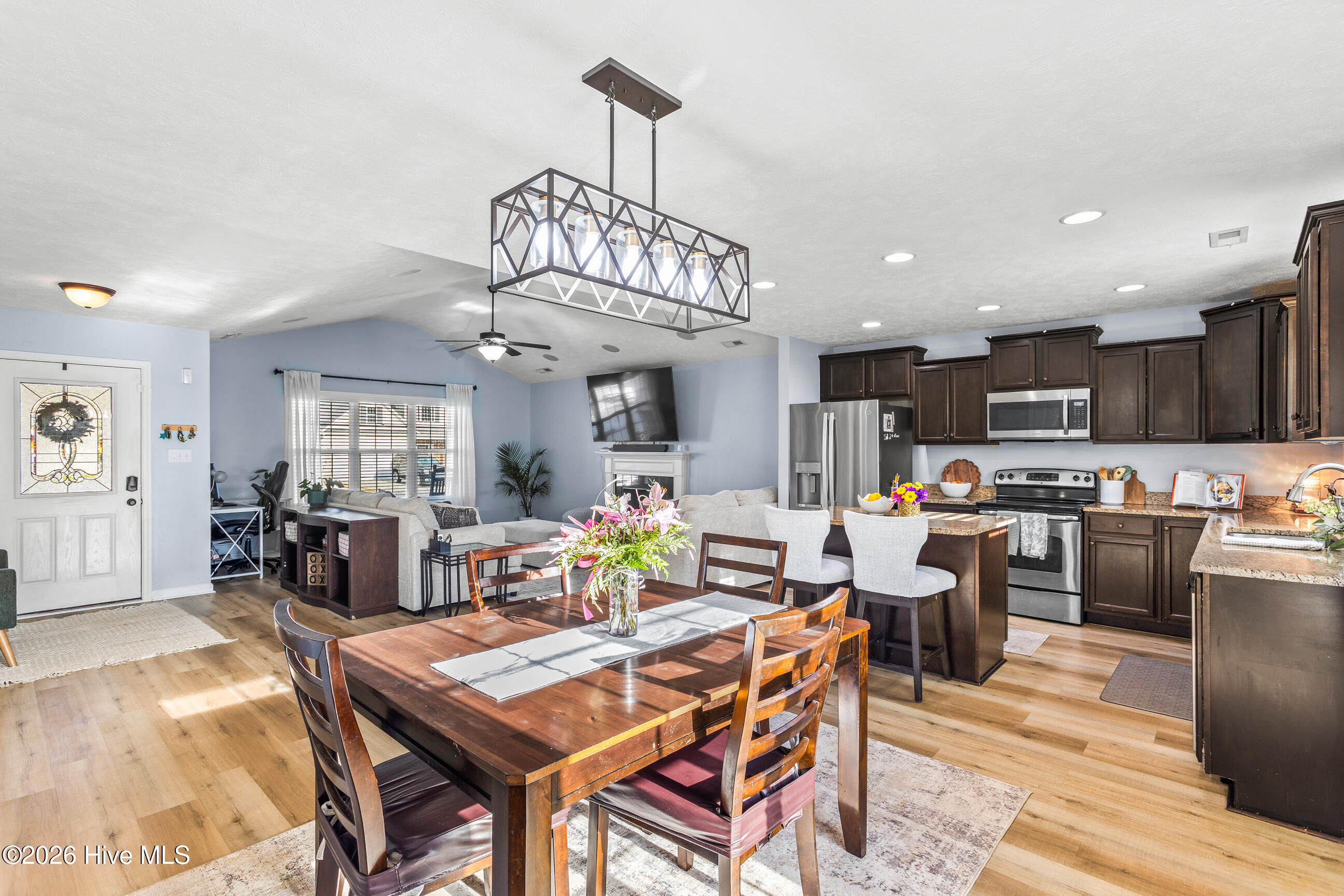 100563260 | Photo 12