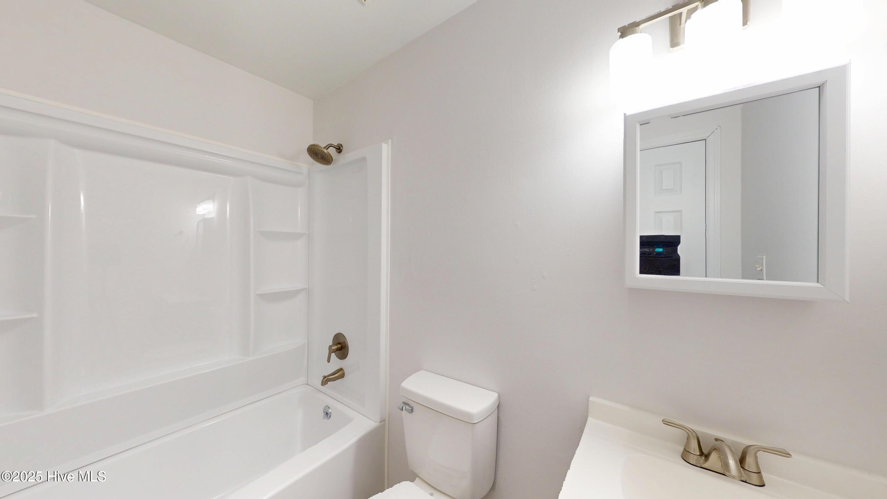 100536322 | Photo 23