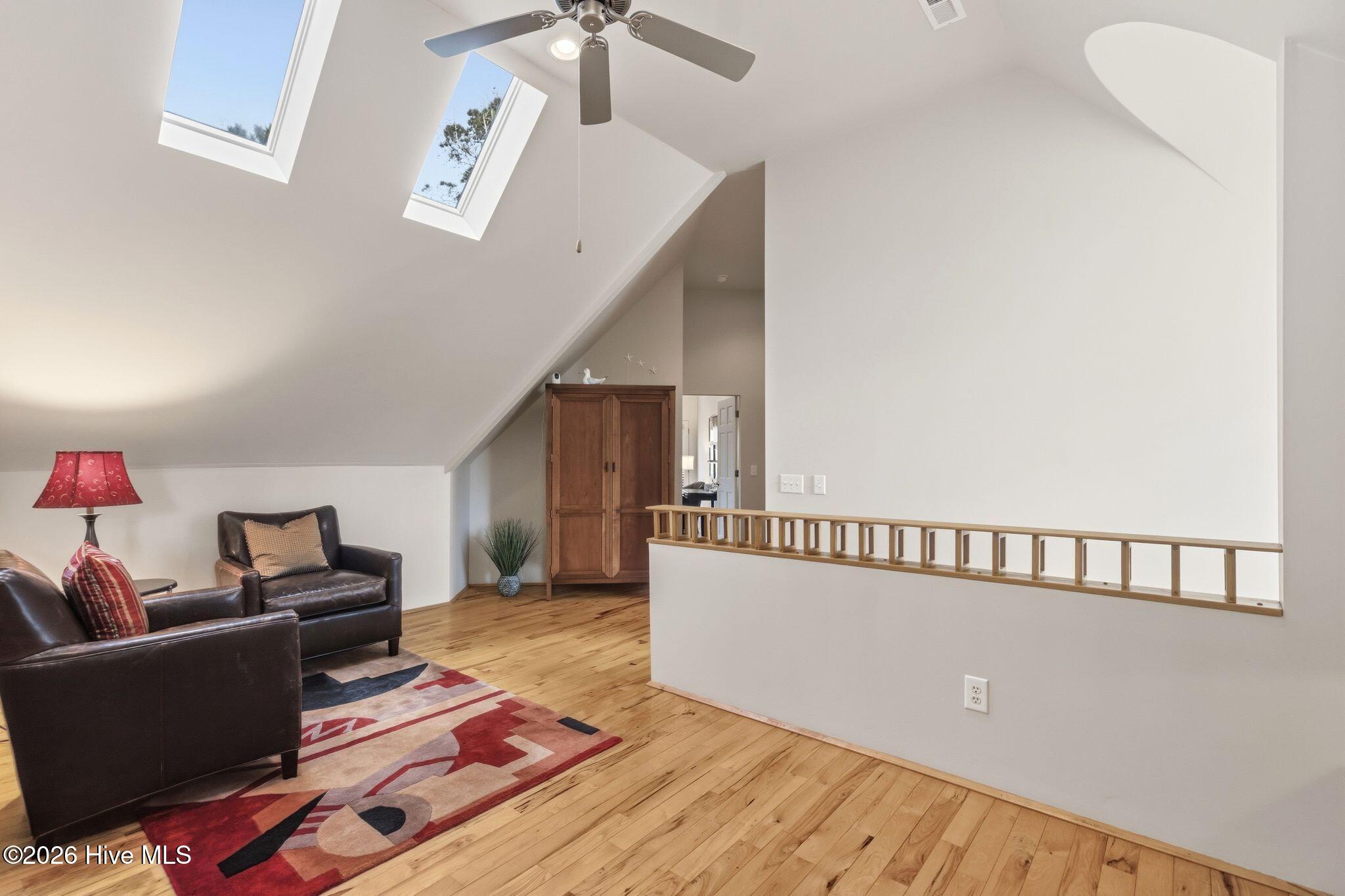 100555834 | Photo 40