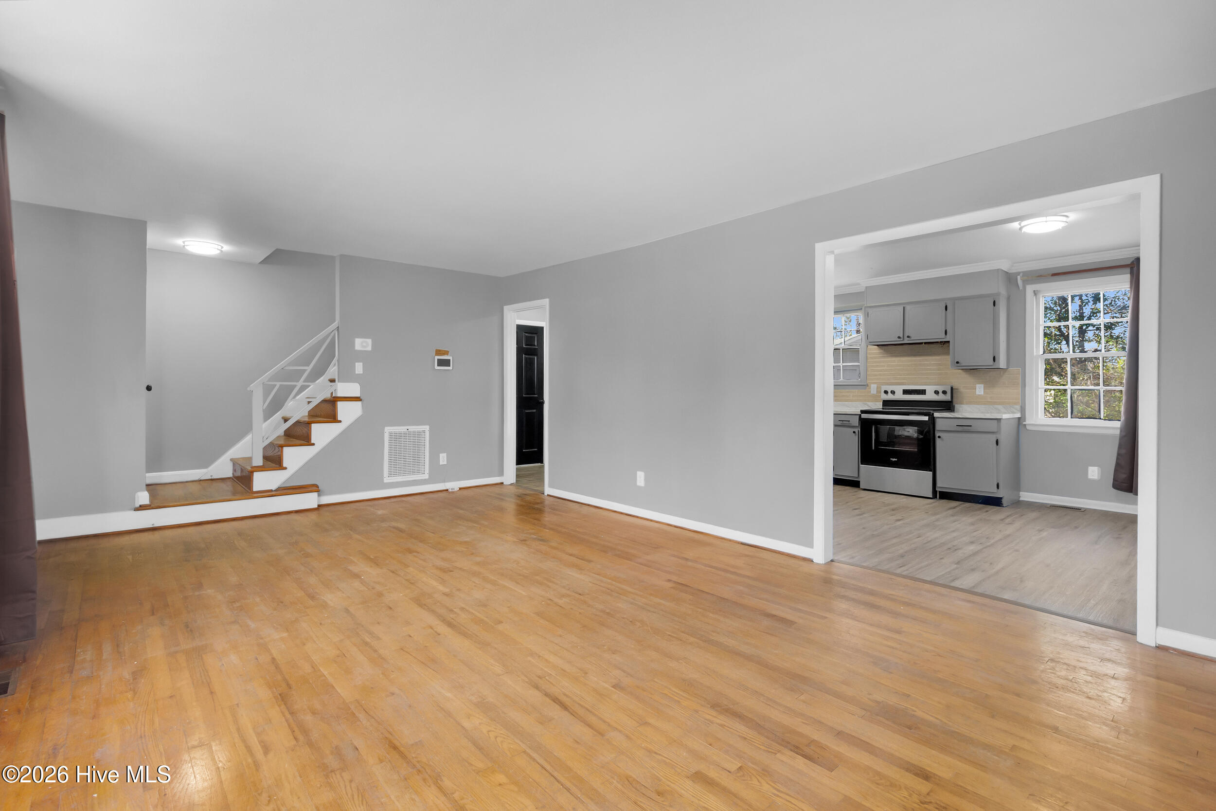 100547330 | Photo 12