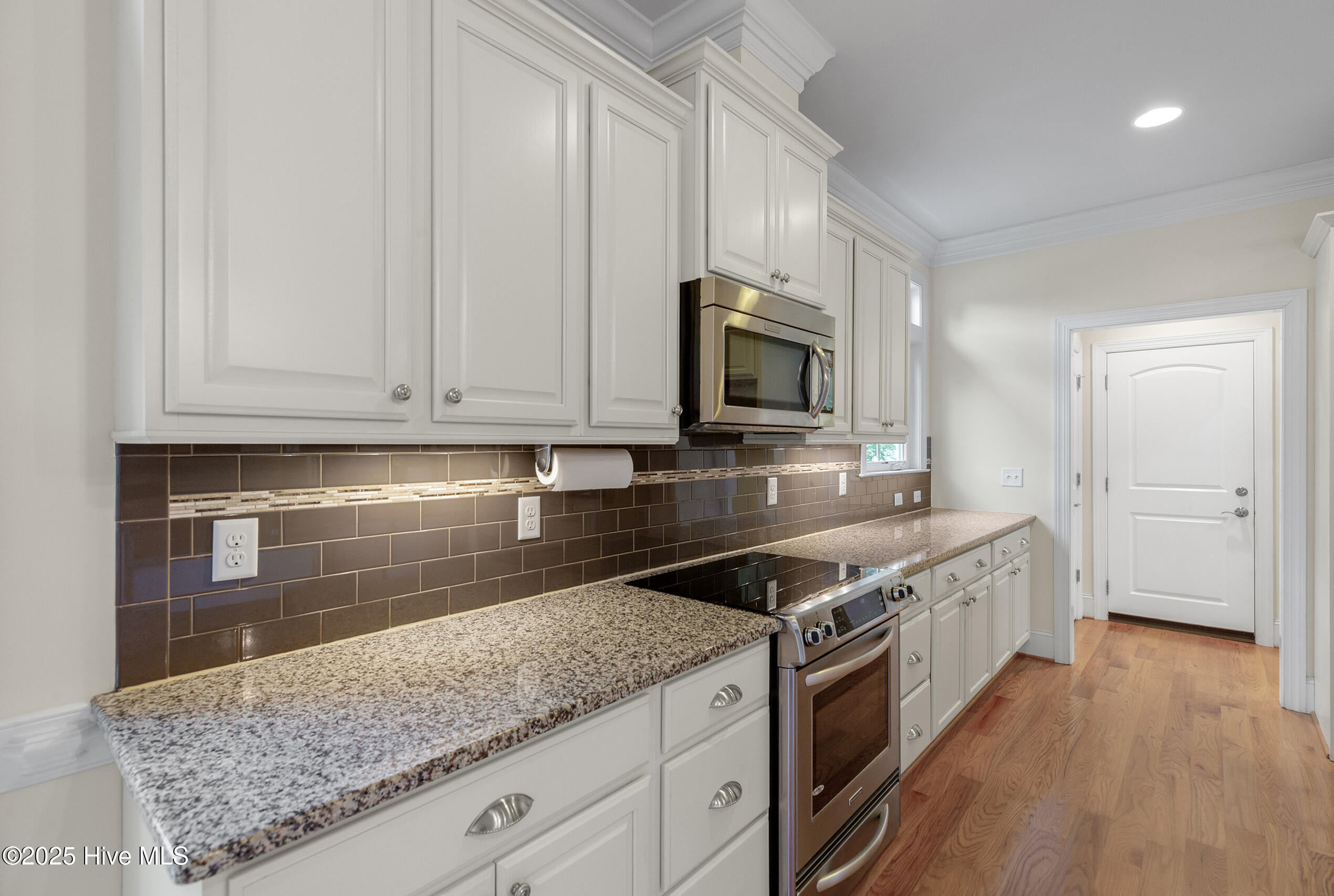 100556749 | Photo 20