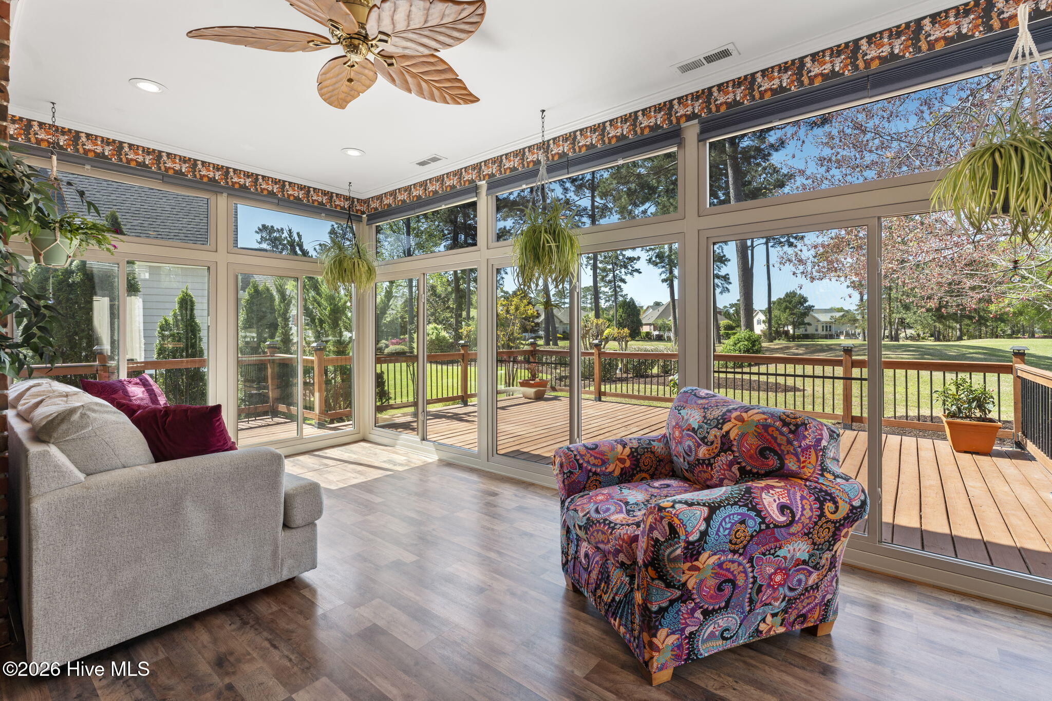 100563951 | Photo 13